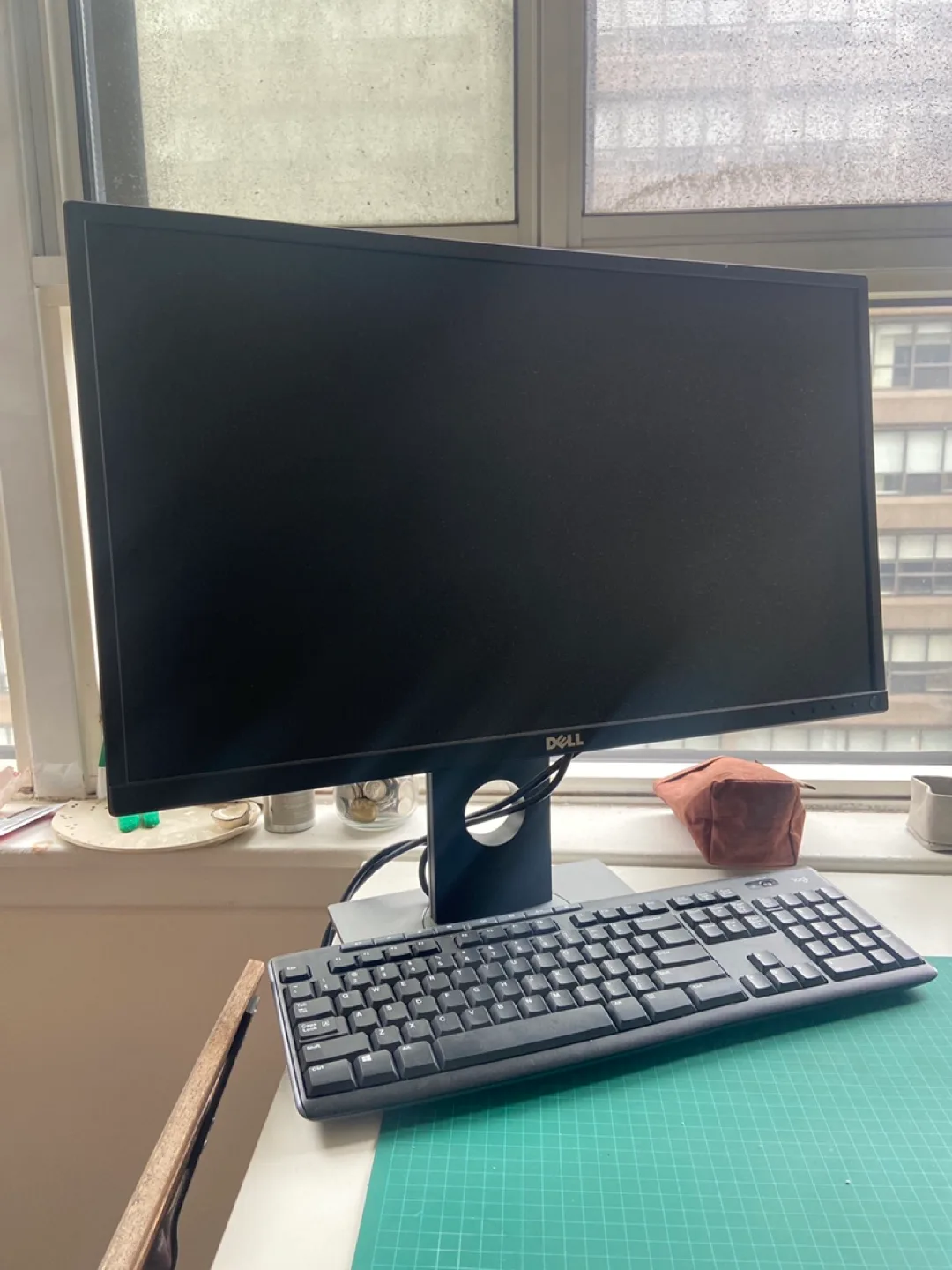 Dell Monitor & Keyboard thumbnail