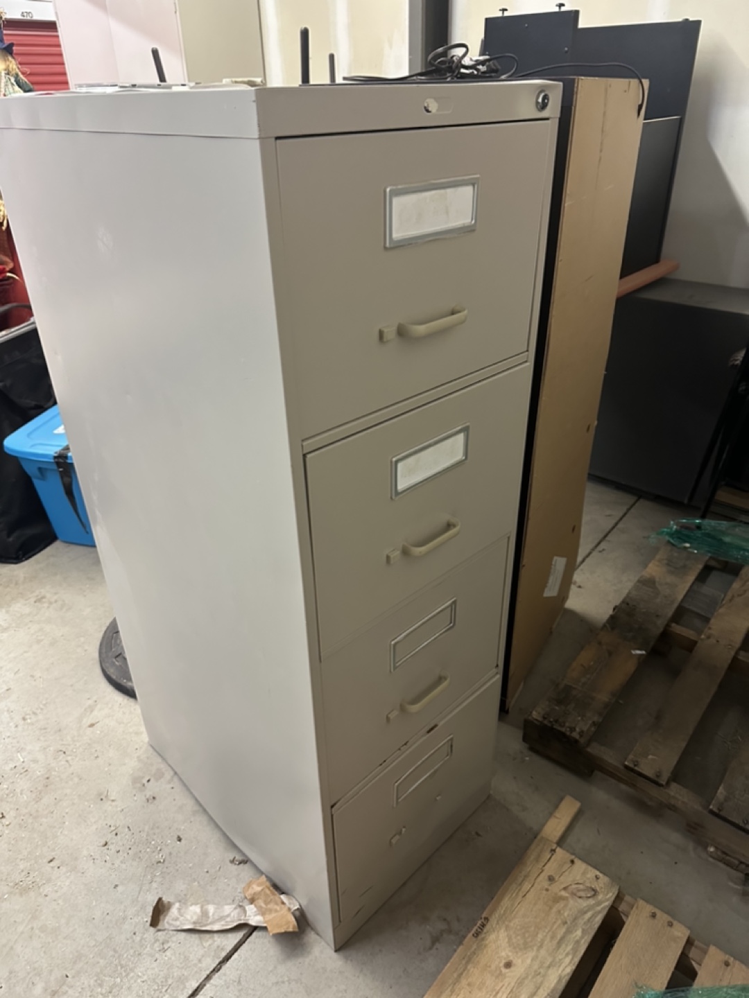 4 Drawer Lateral File Cabinet - photo 2