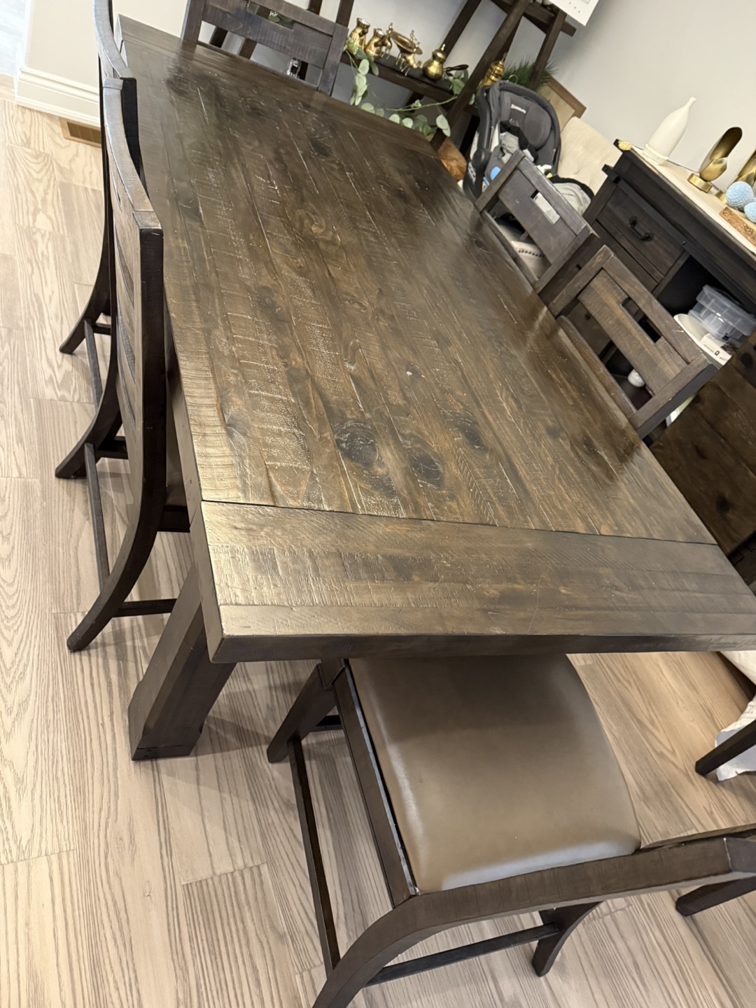 Dining table and chairs set