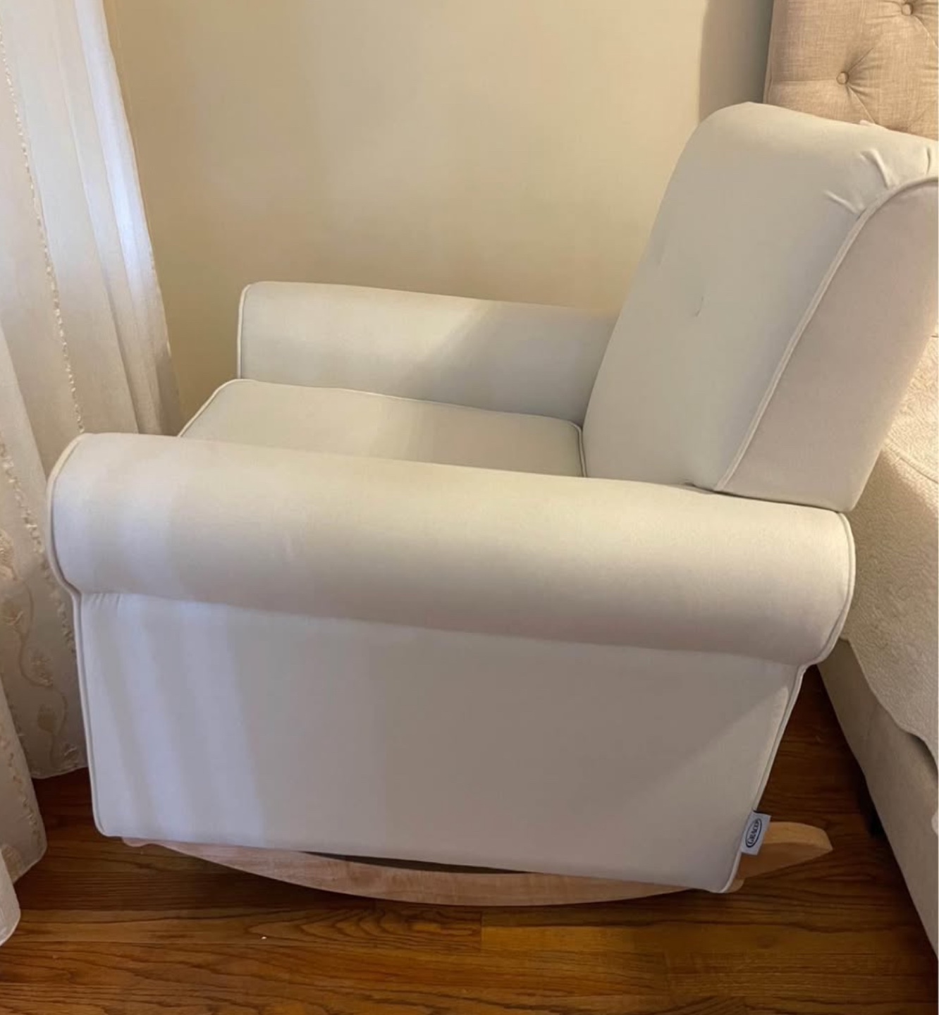 Graco Rocking Chair - photo 3