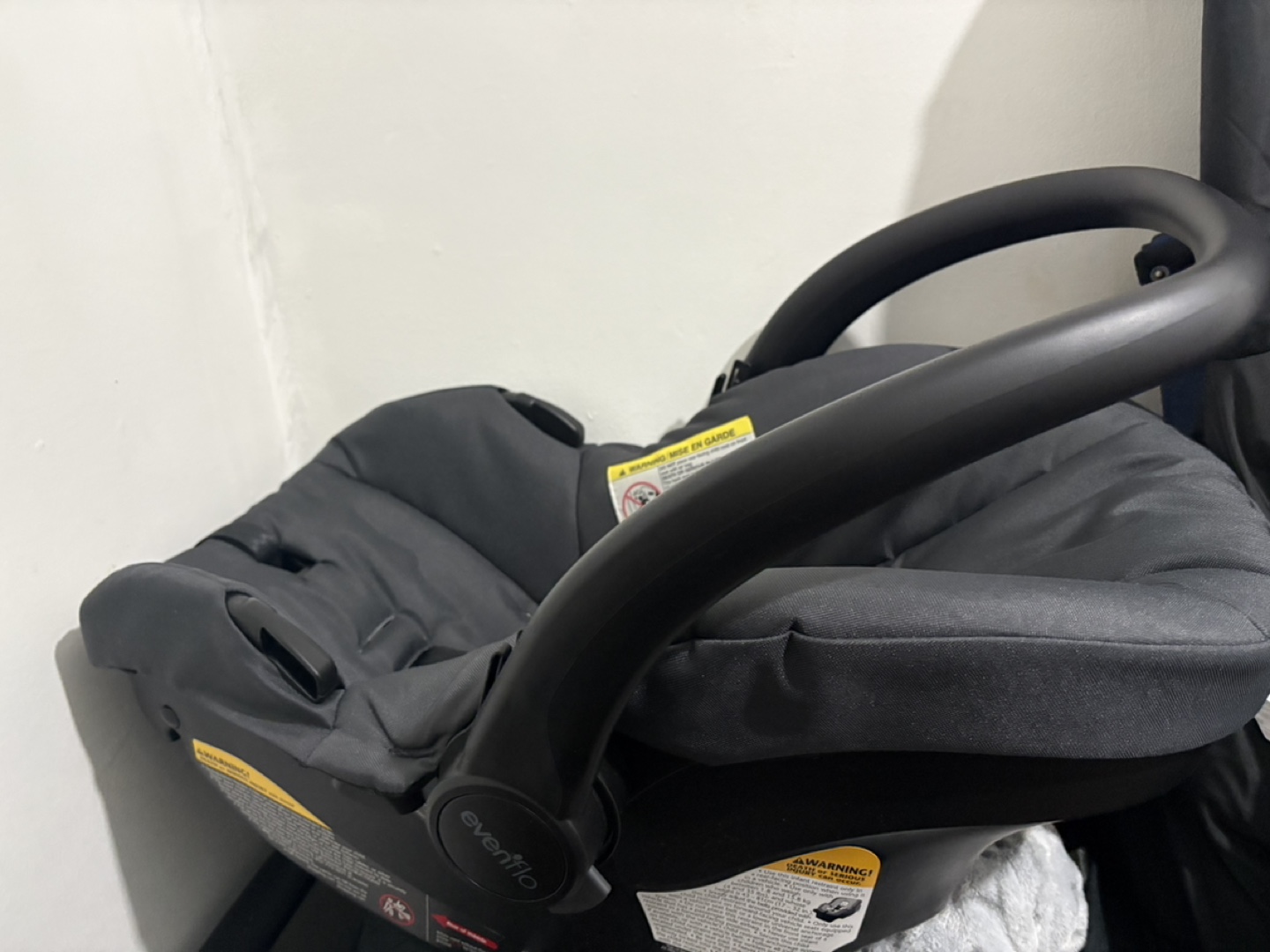 Evenflo Embrace Infant Car Seat - photo 4