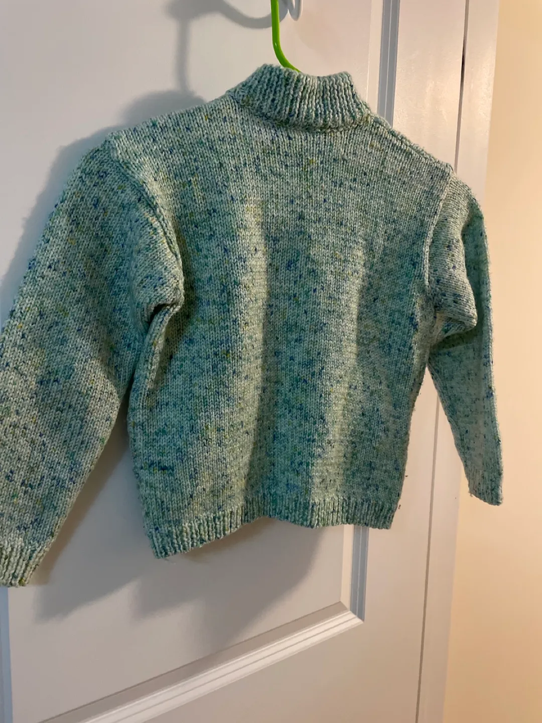 Kids Green Sweater like new age 5-6 image indicator(2)