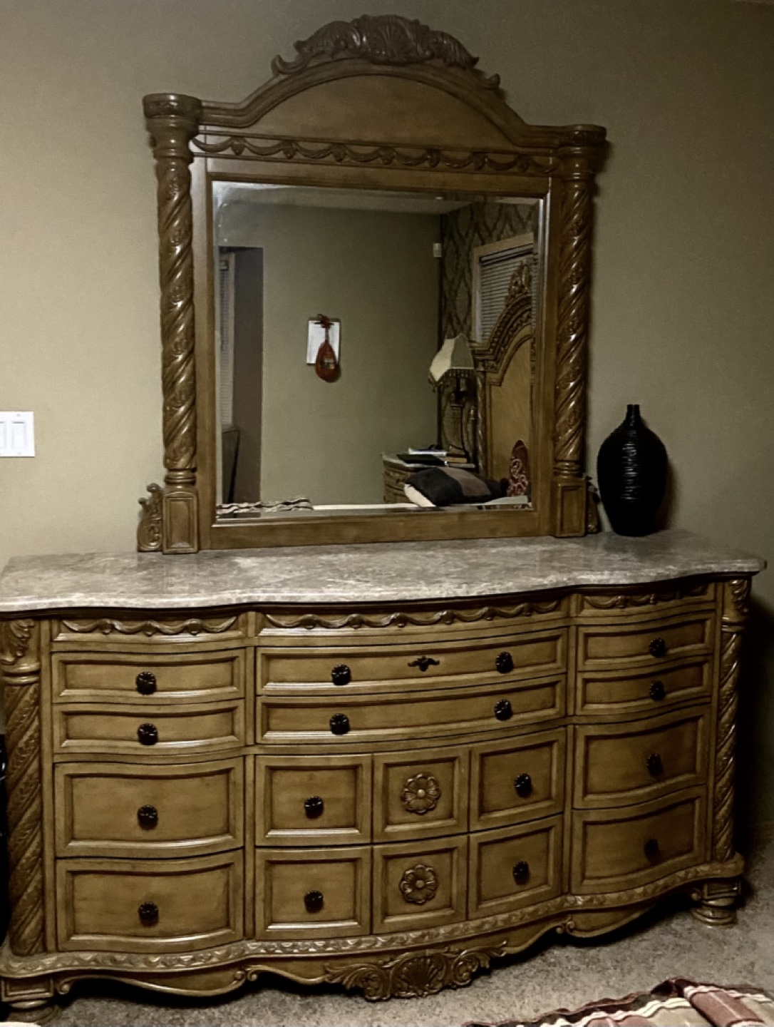 Large Dresser with Mirror - photo 2
