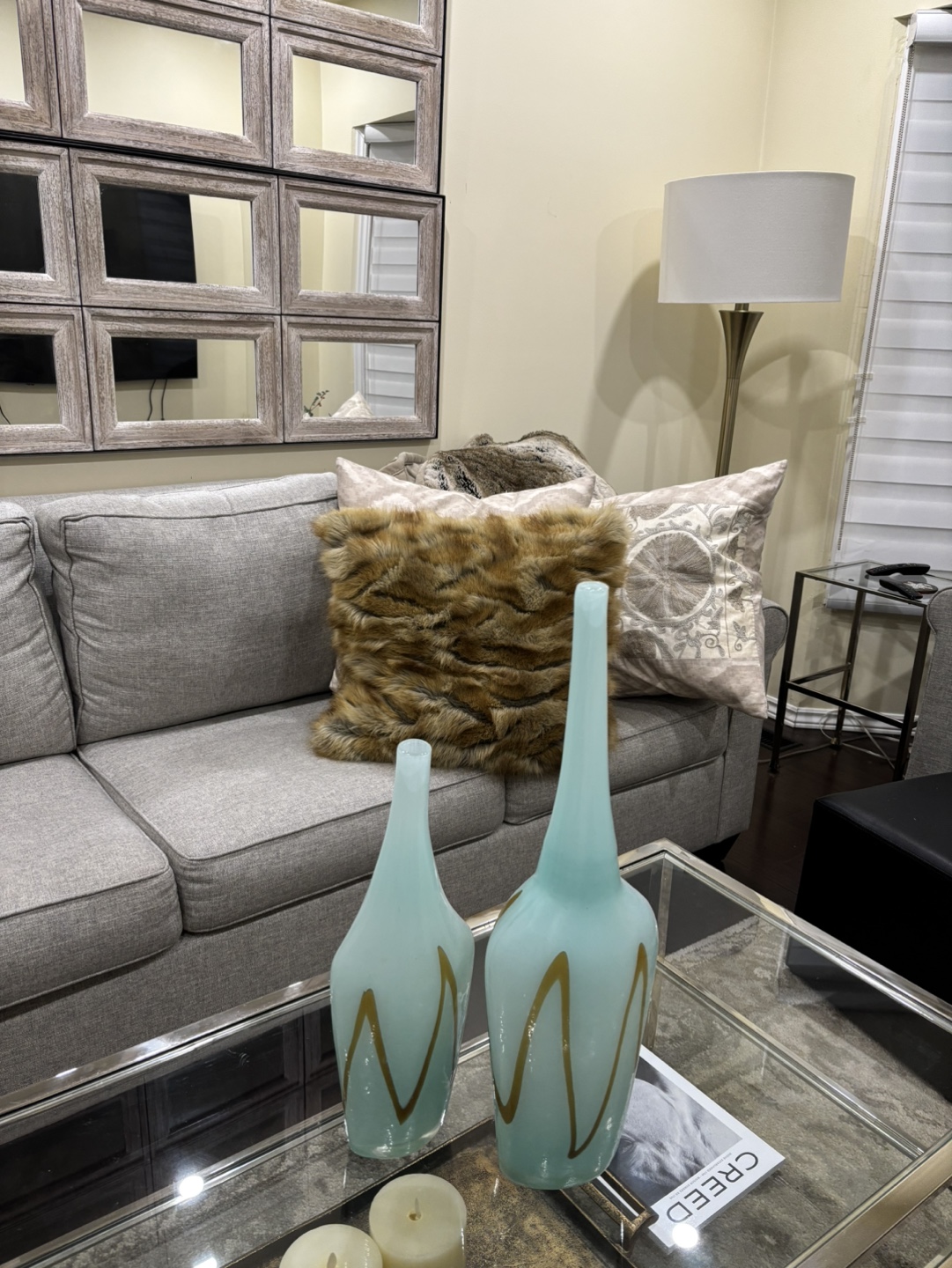 2-piece set of decorative home decor vases