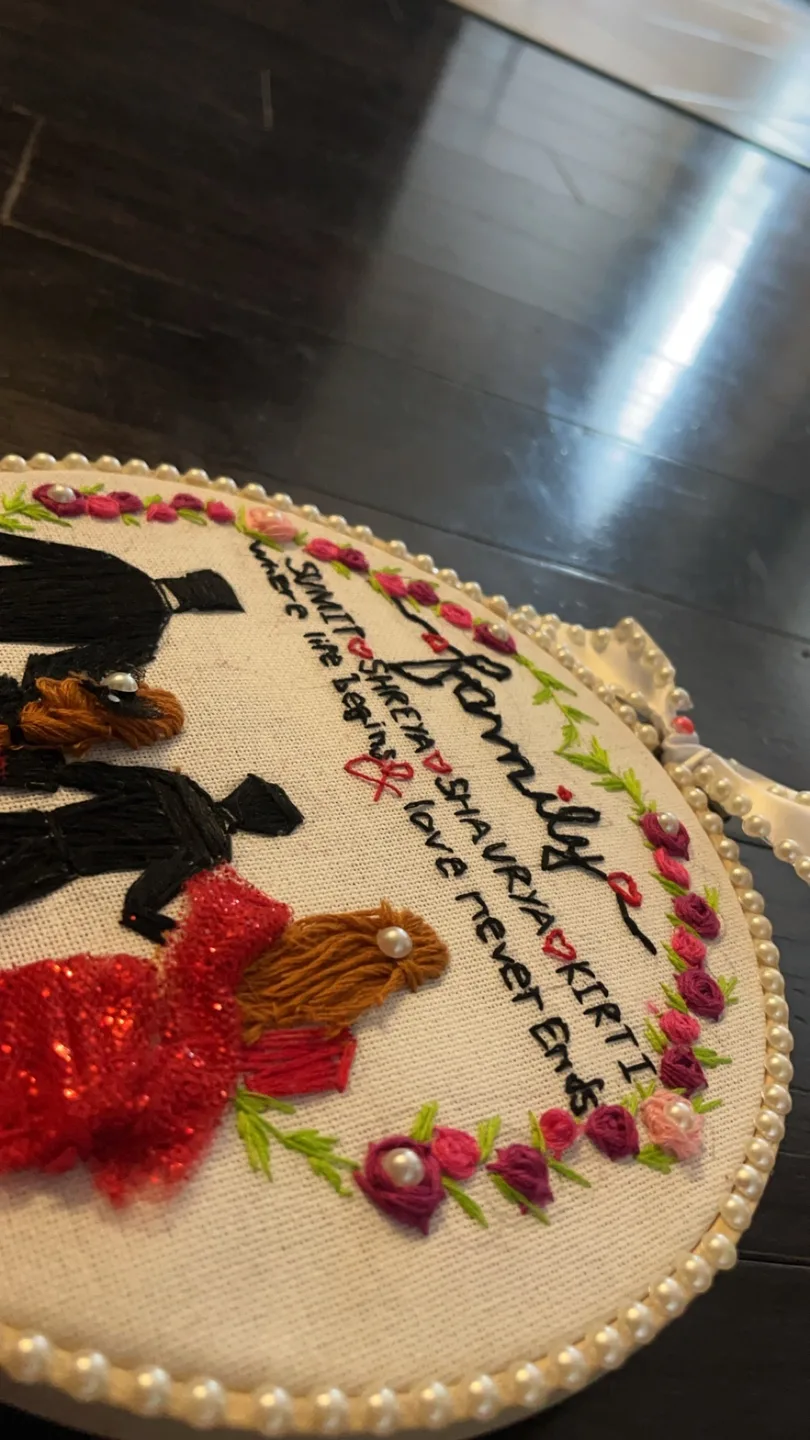 Family Embroidery Hoop image indicator(2)