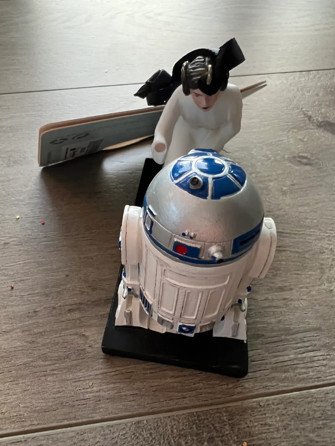 Star Wars Princess Leia & R2-D2 Ornament image indicator(9)