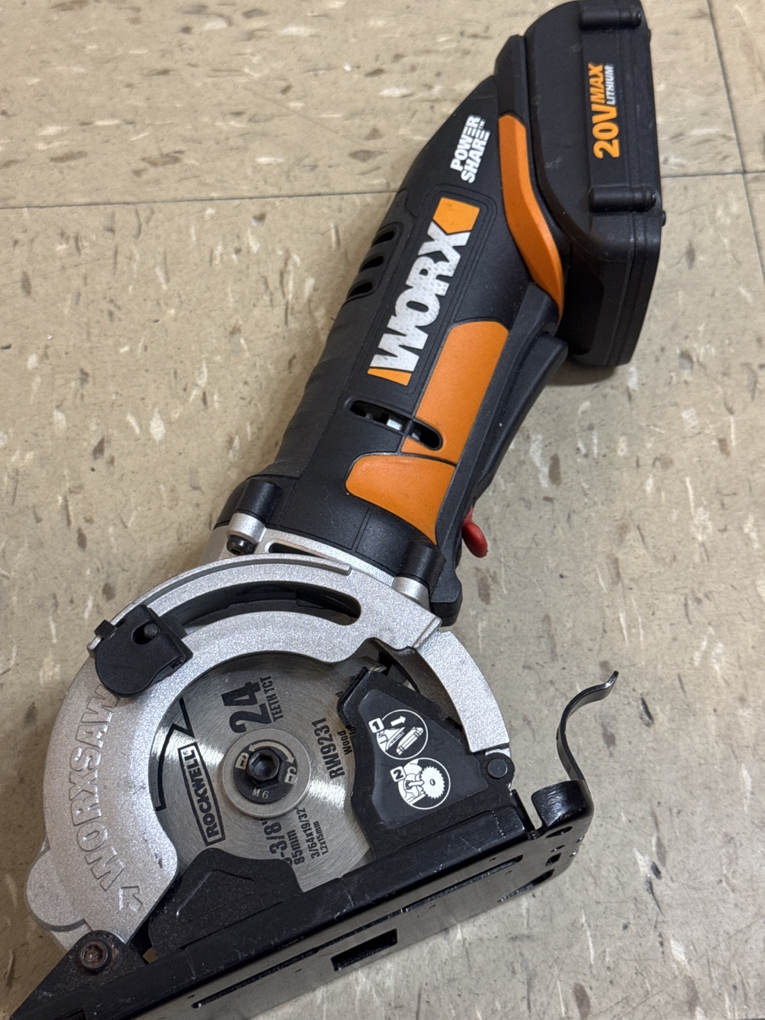 Worx 20V Power Share Cordless Circular Saw - photo 2