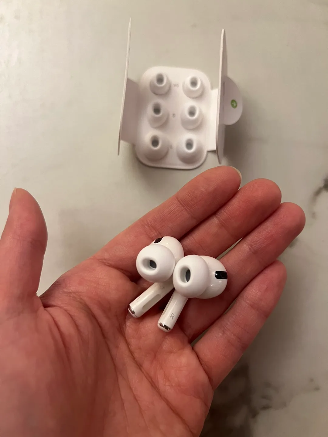 Apple AirPods Pro (2nd Generation) image indicator(4)