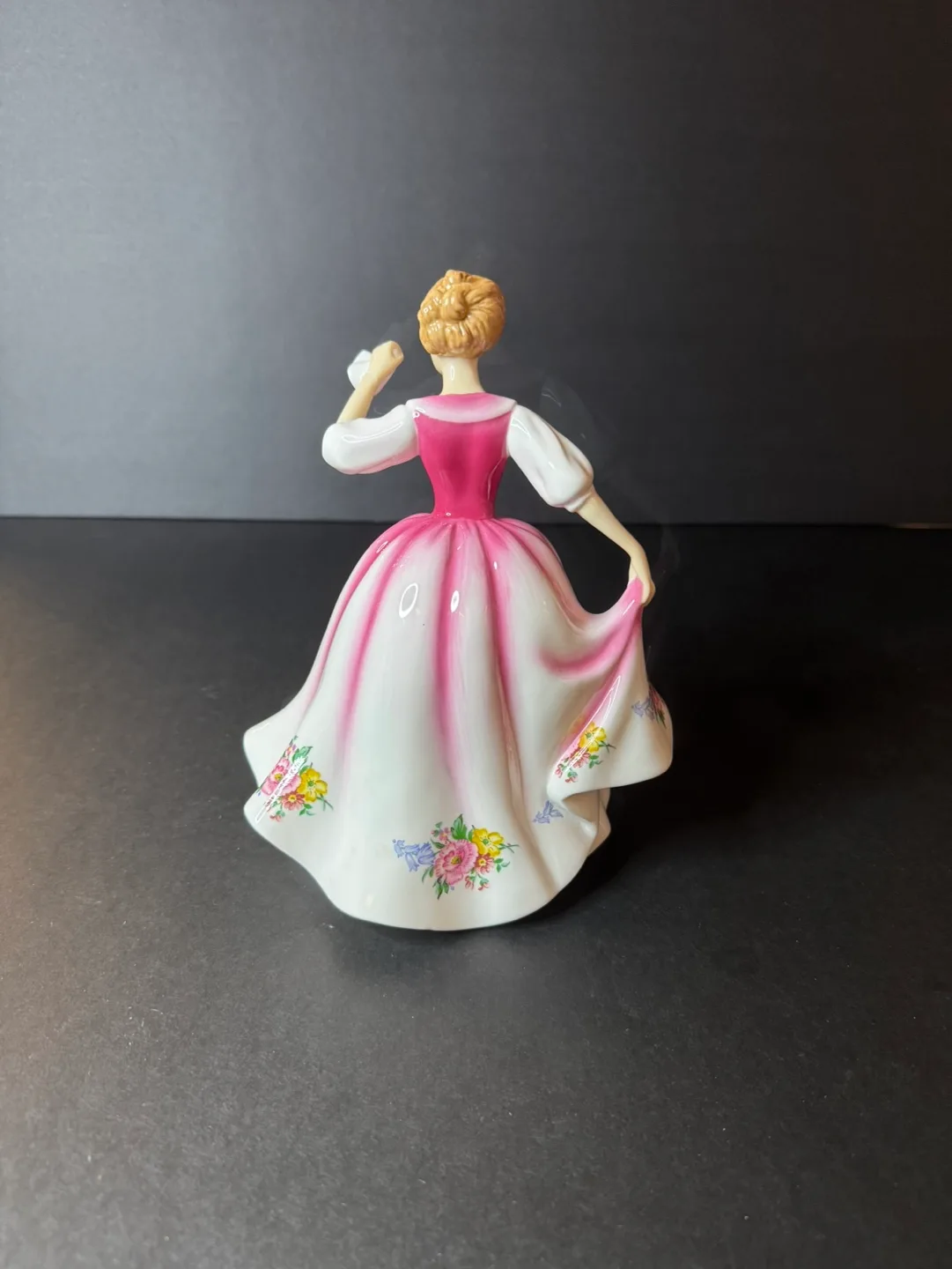 Royal Doulton "Pretty Ladies" image indicator(2)