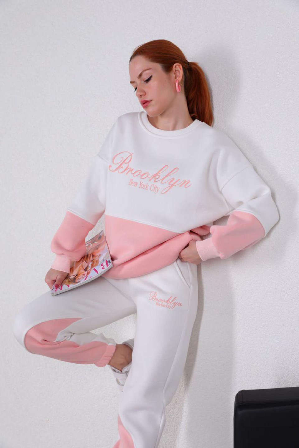 Comfortable Women's 2-Piece Sweatshirt and Sweatpants Set