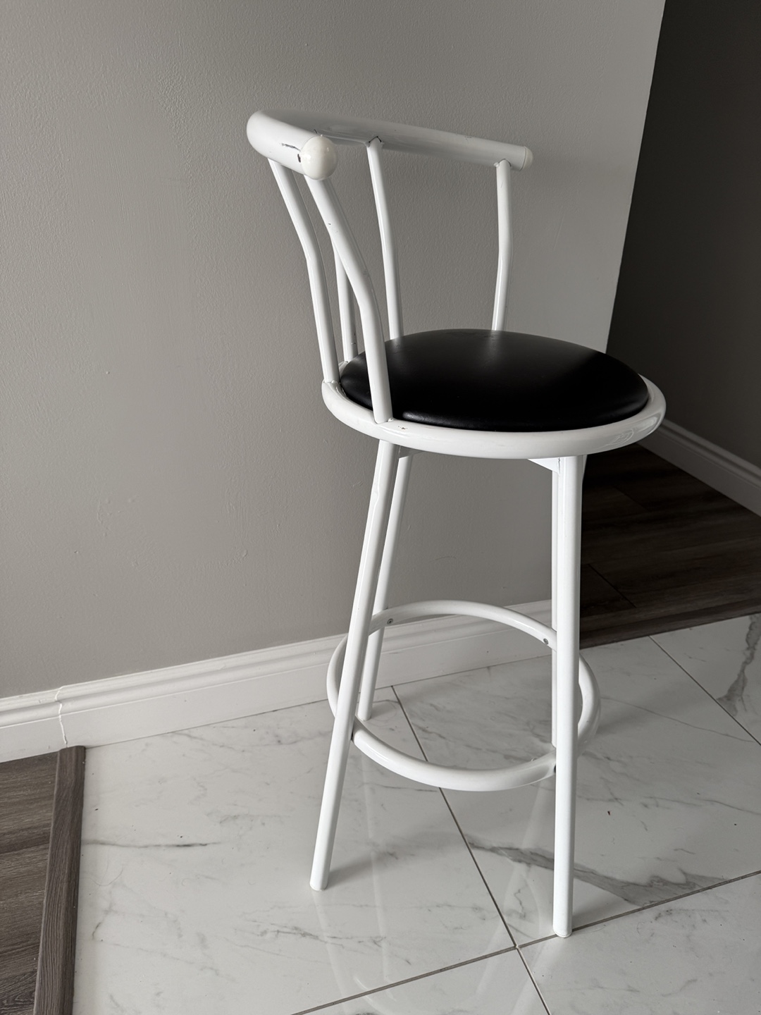 Urgent move out sale!!!!!!! Set of 2 White Bar Stools - photo 2