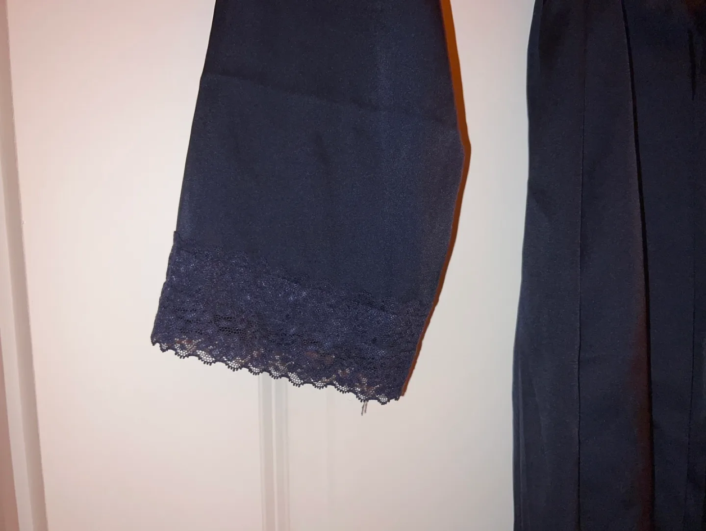 La Vie En Rose silk robe image indicator(3)