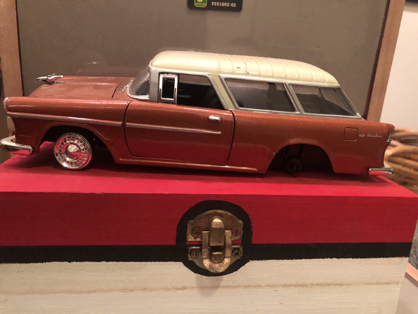 1955 Chevrolet Nomad Die-Cast Model Car - photo 2