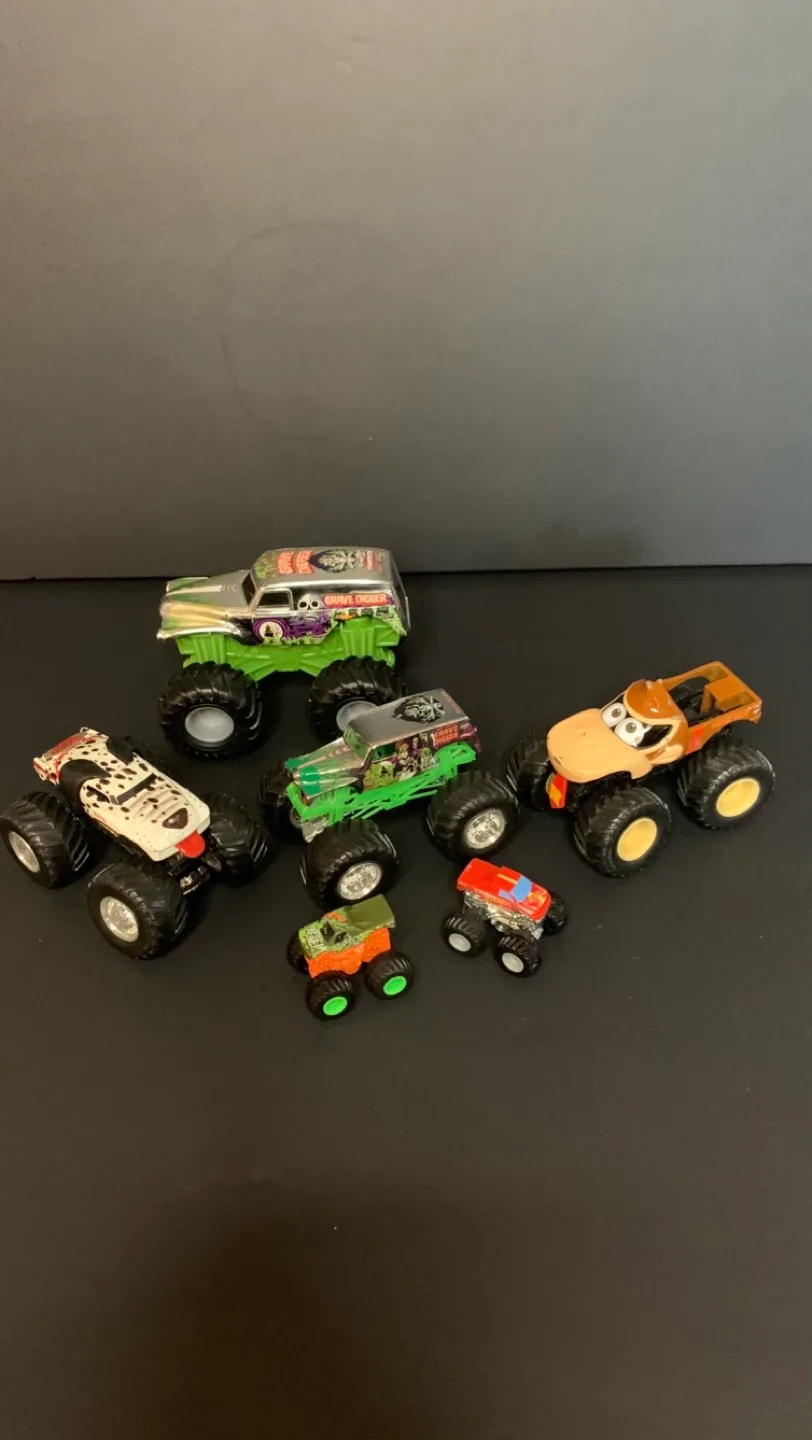 Open Monster Jam Vehicles thumbnail