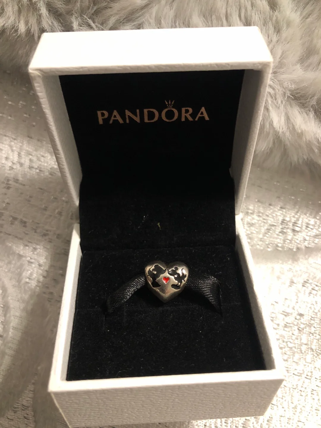 Pandora Mickey and Minnie Charm image indicator(2)