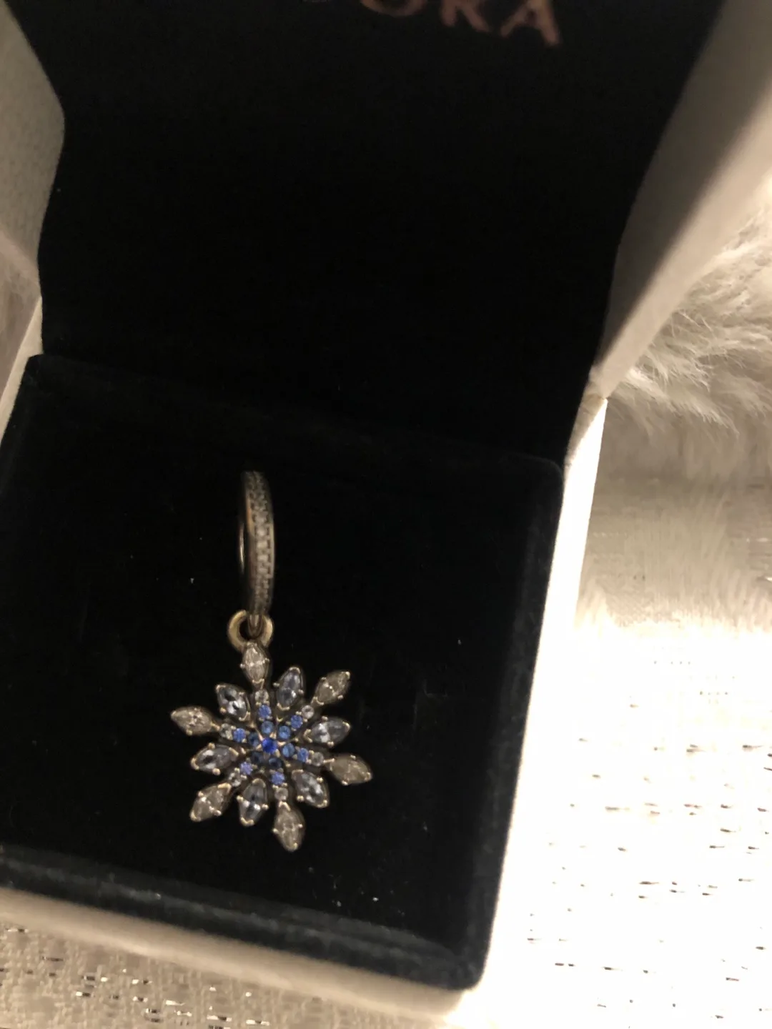 Pandora Snowflake Charm image indicator(2)