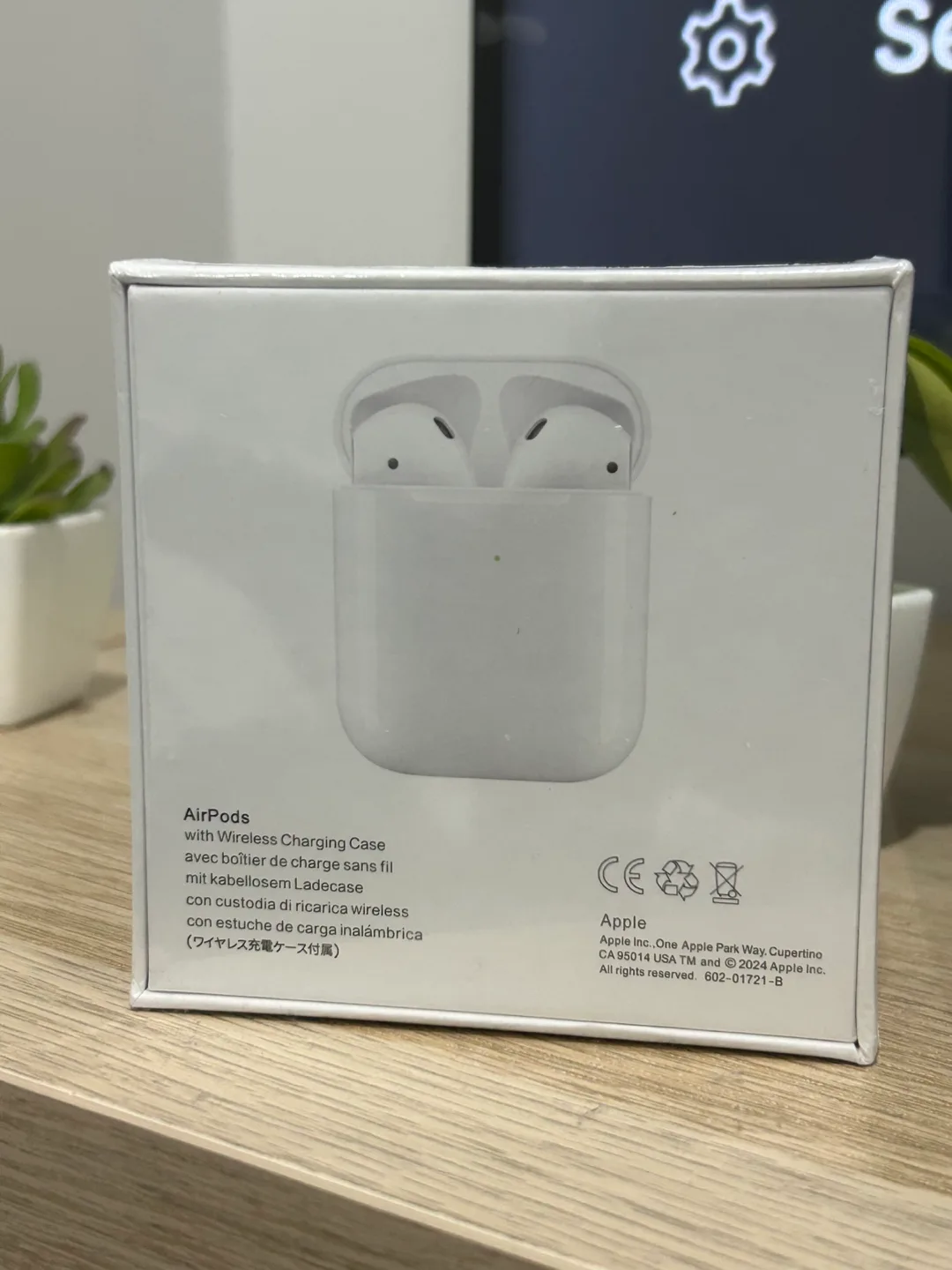 AirPods 2 with Wireless Charging Case New image indicator(2)