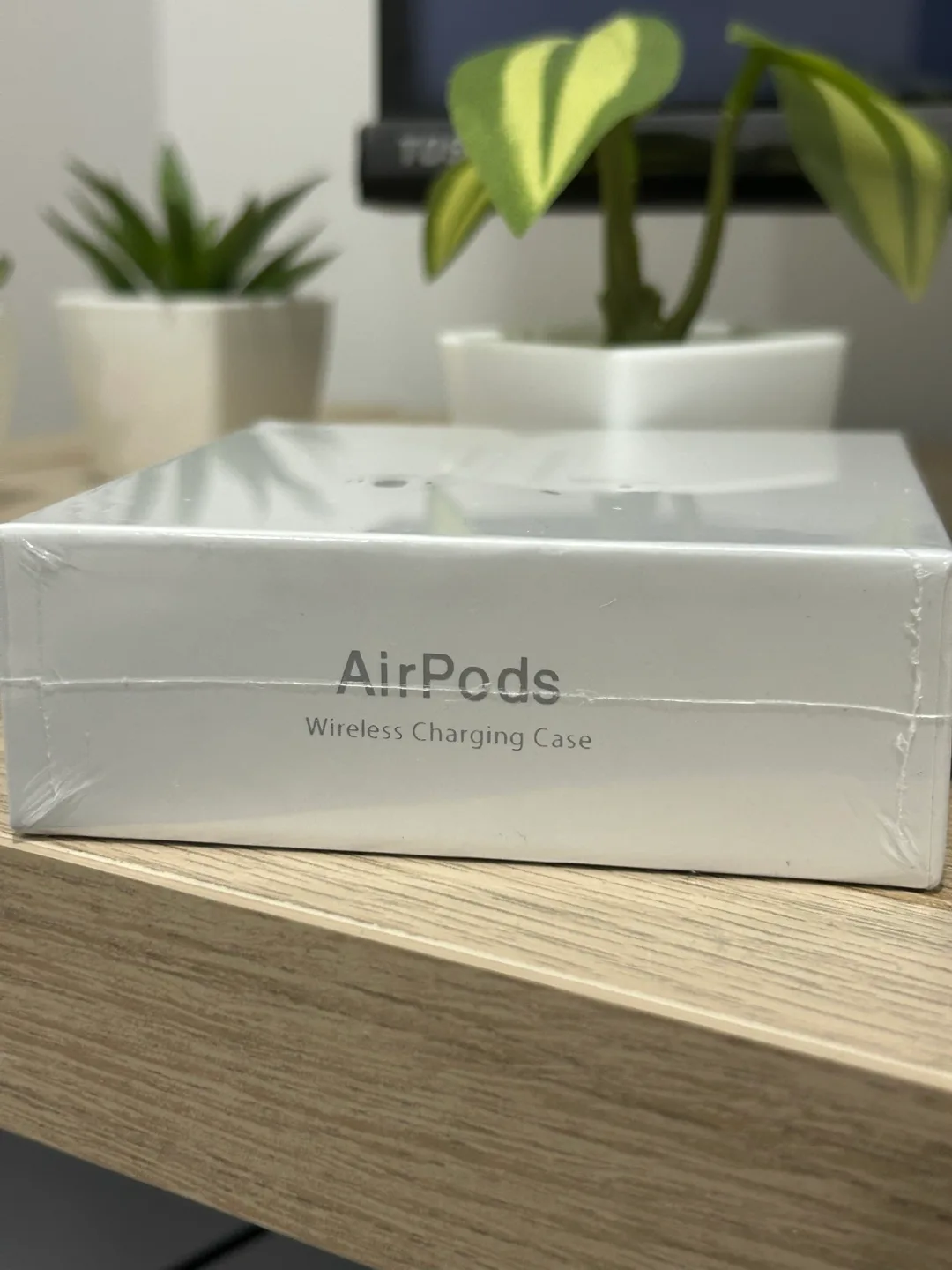 AirPods 2 with Wireless Charging Case New image indicator(3)