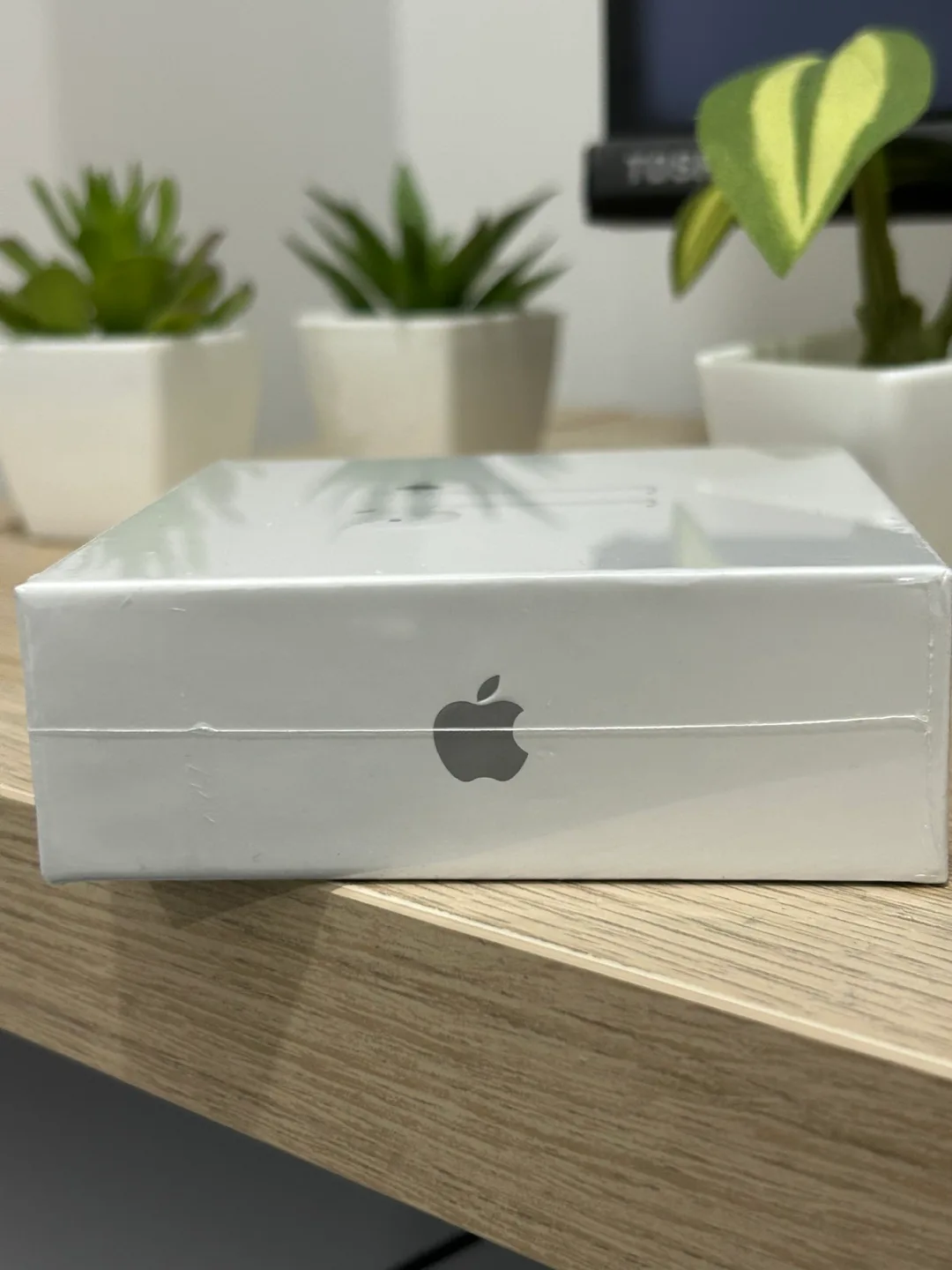 AirPods 2 with Wireless Charging Case New image indicator(5)