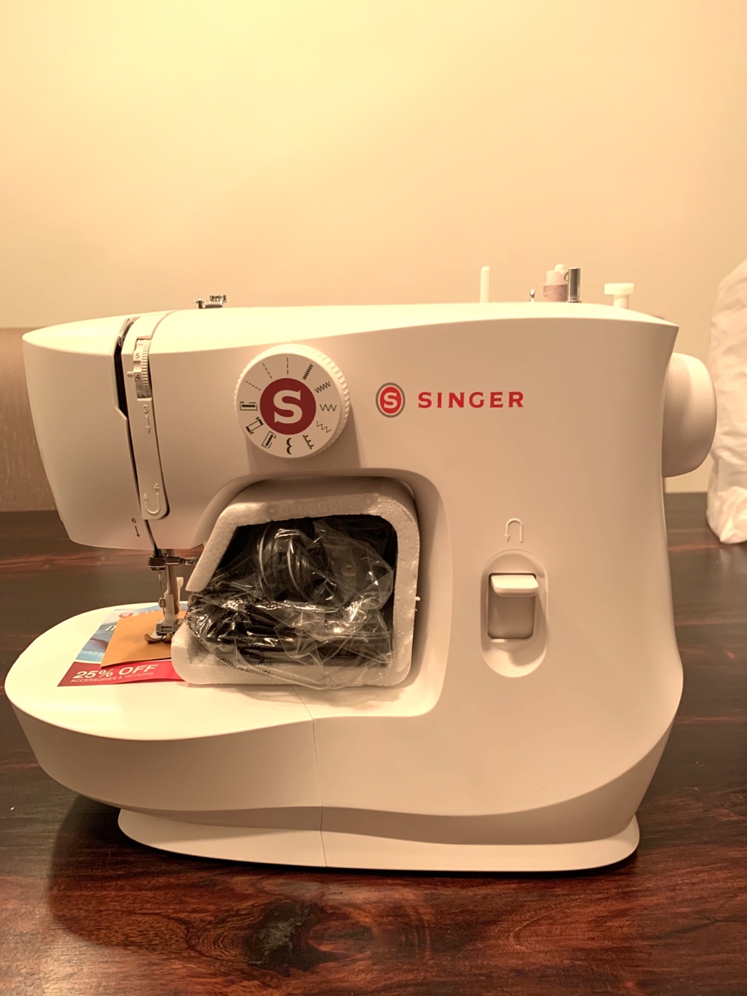 Singer MX60 Sewing Machine - photo 2