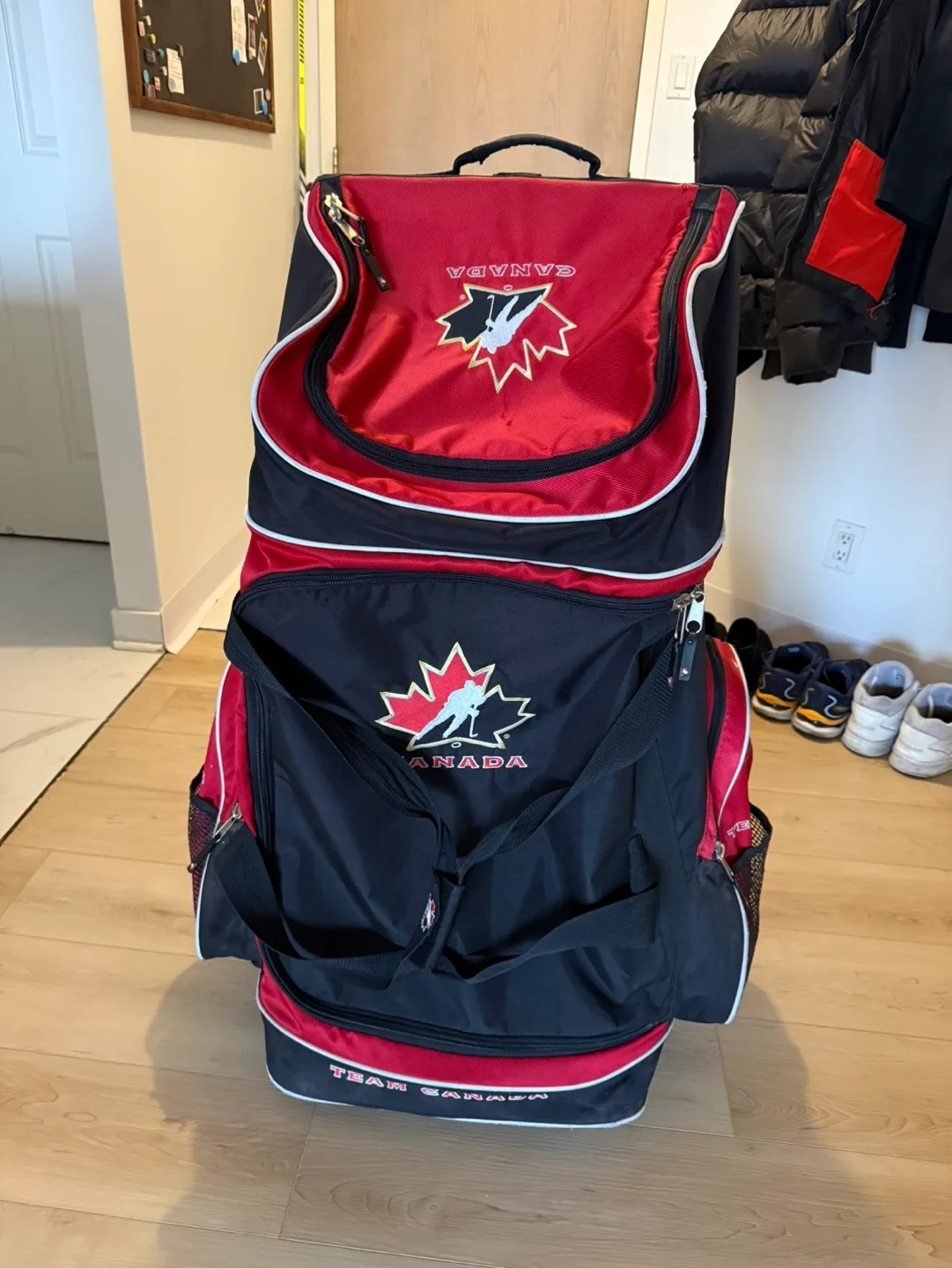 Team Canada Wheeled Hockey Bag Senior thumbnail