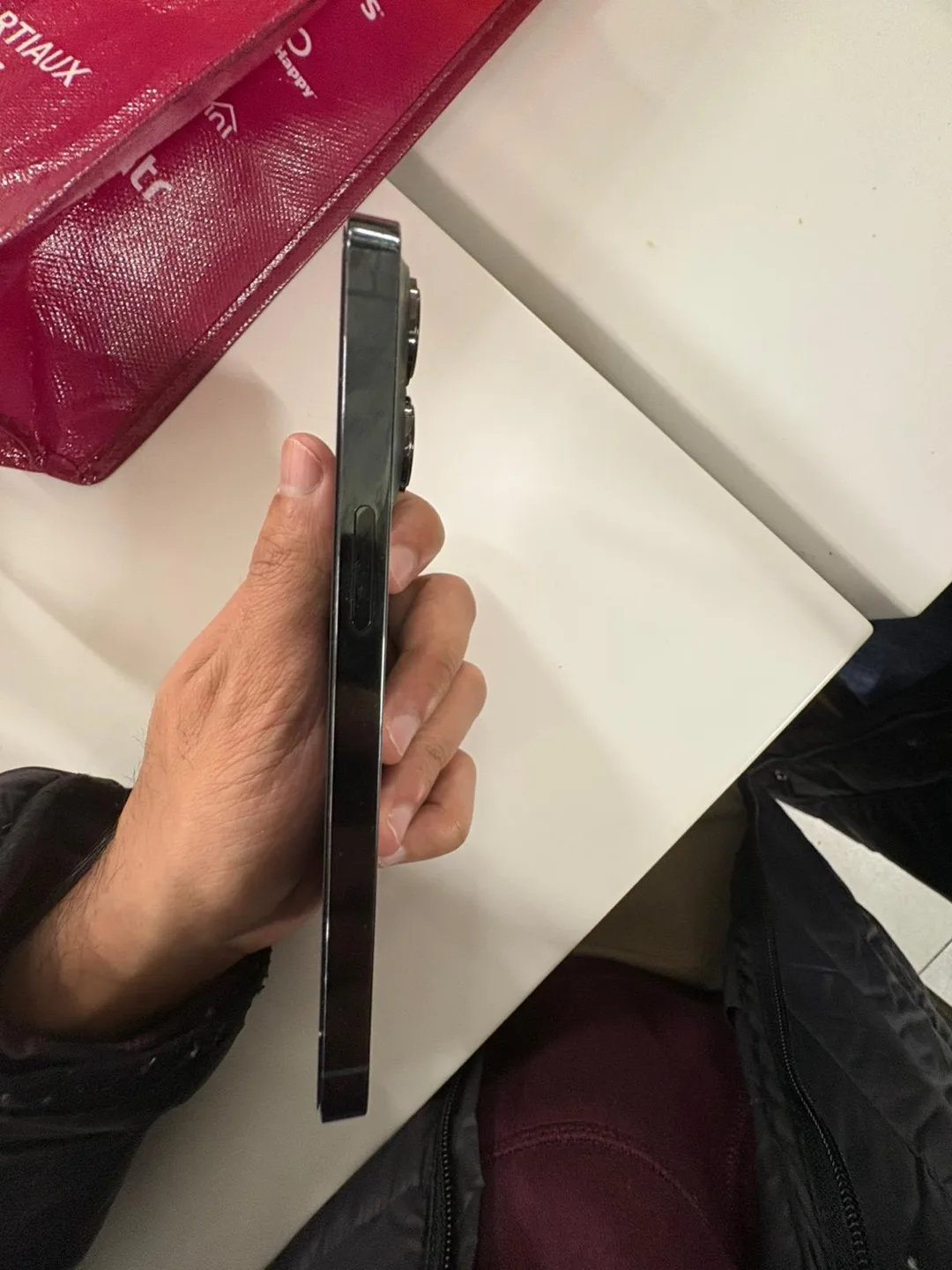 iPhone 13 Pro 256GB -Excellent Condition image indicator(3)