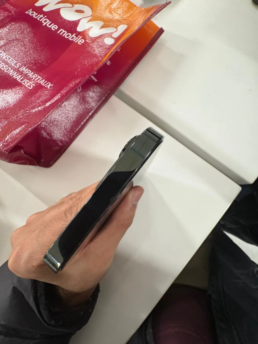 iPhone 13 Pro 256GB -Excellent Condition image indicator(2)