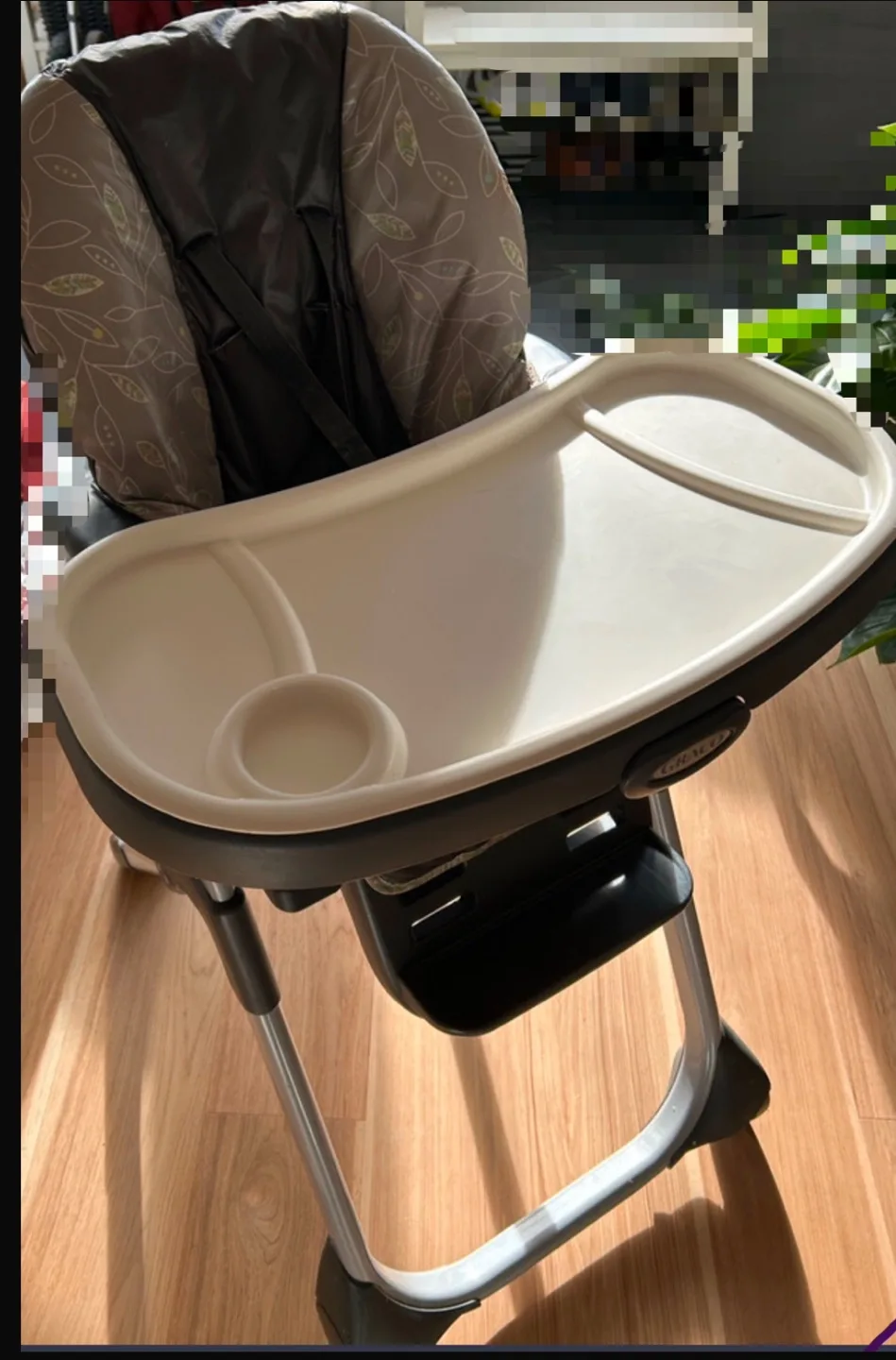 Graco high chair. image indicator(2)