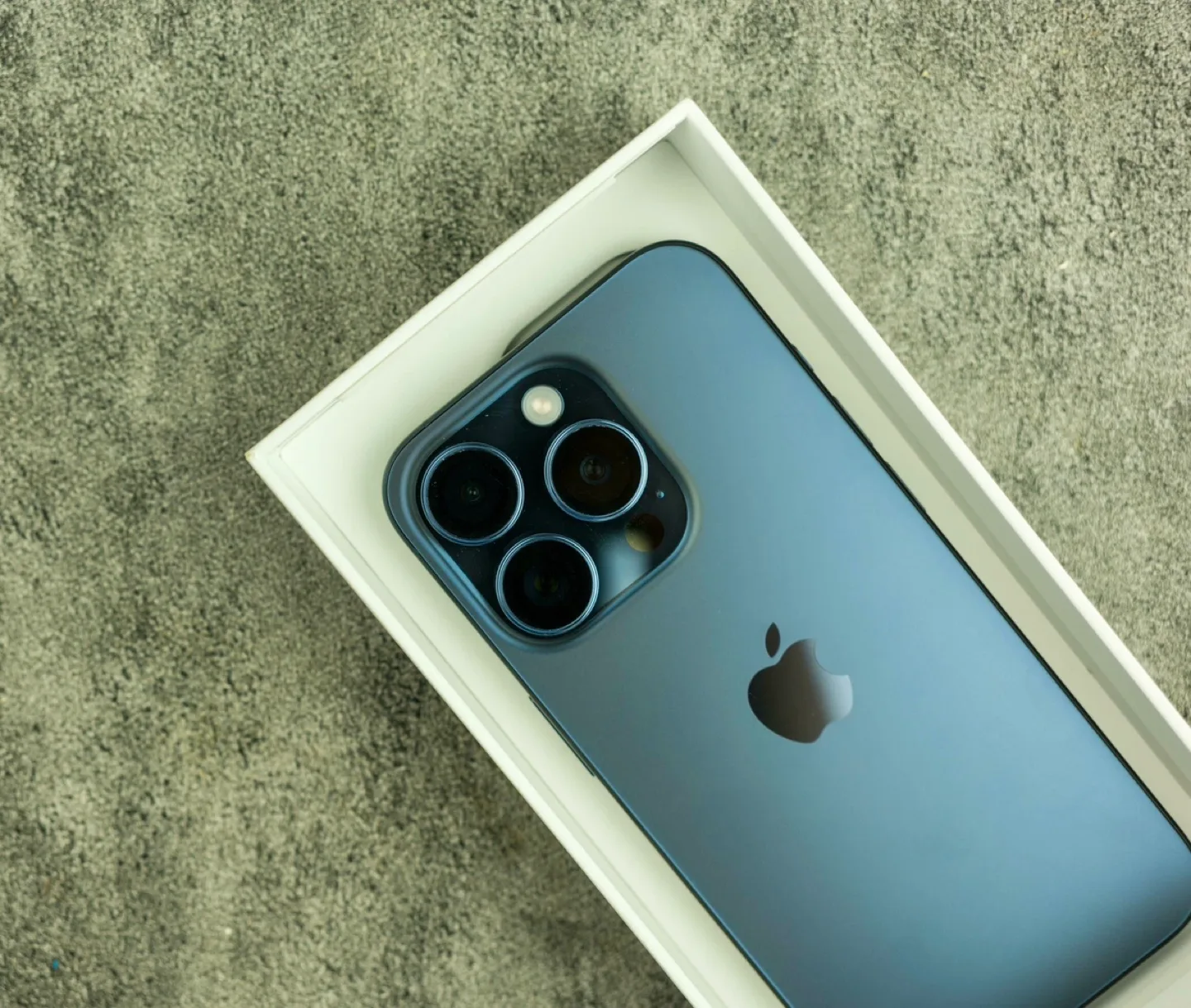 256GB iPhone 15 Pro thumbnail