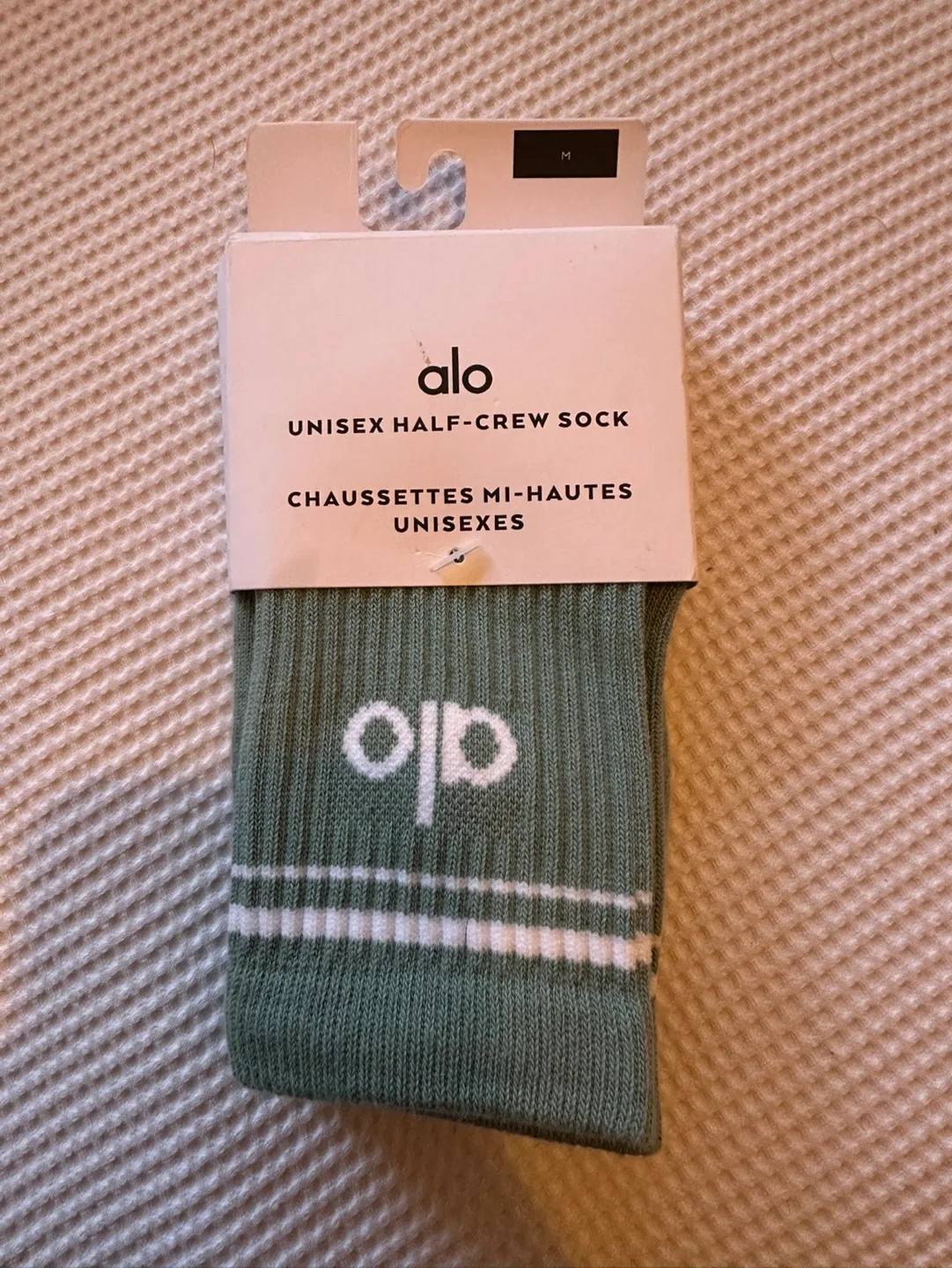 Alo Yoga Unisex Half-Crew Socks - Size M thumbnail
