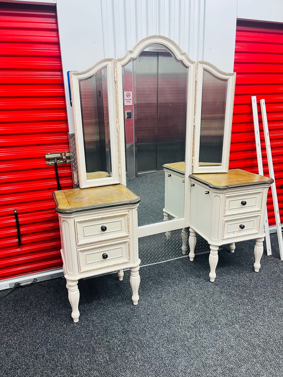 White Vanity Set with Mirror - photo 4