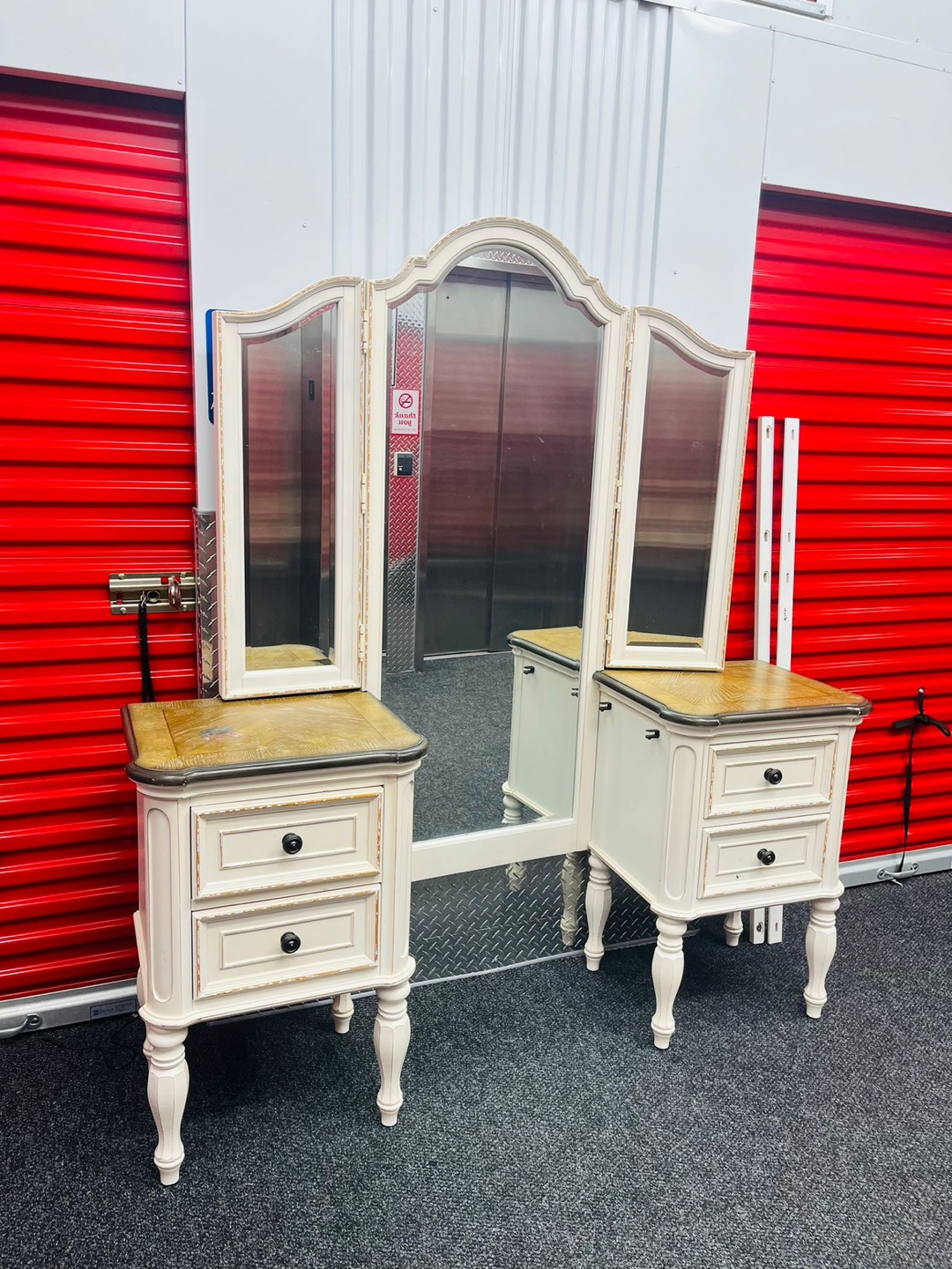 White Vanity Set with Mirror
