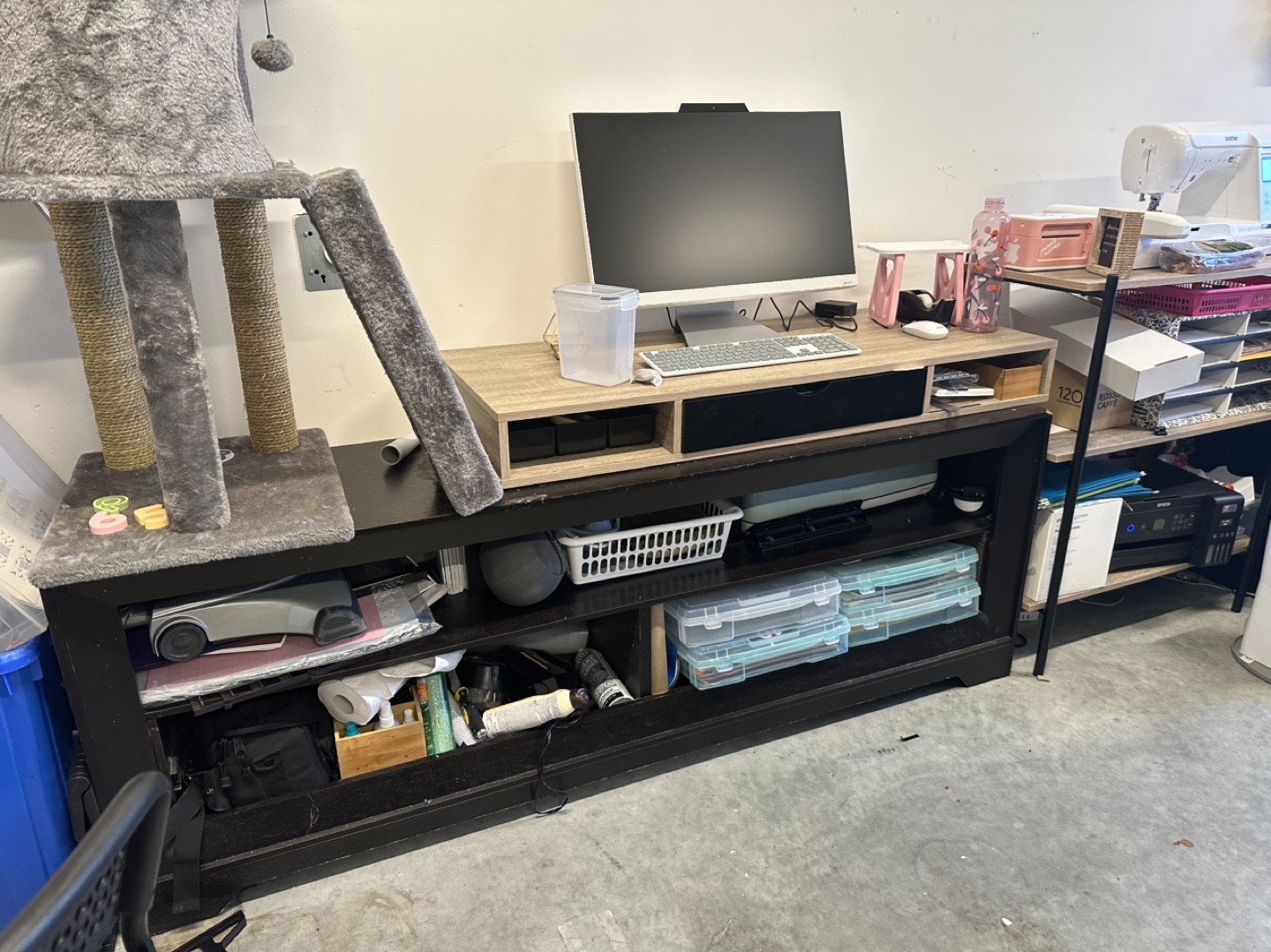 Tv stand dark brown #freecycle - photo 2