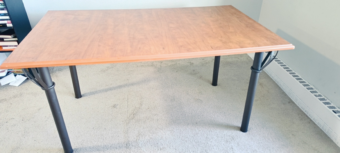 Table with metal legs. - photo 2