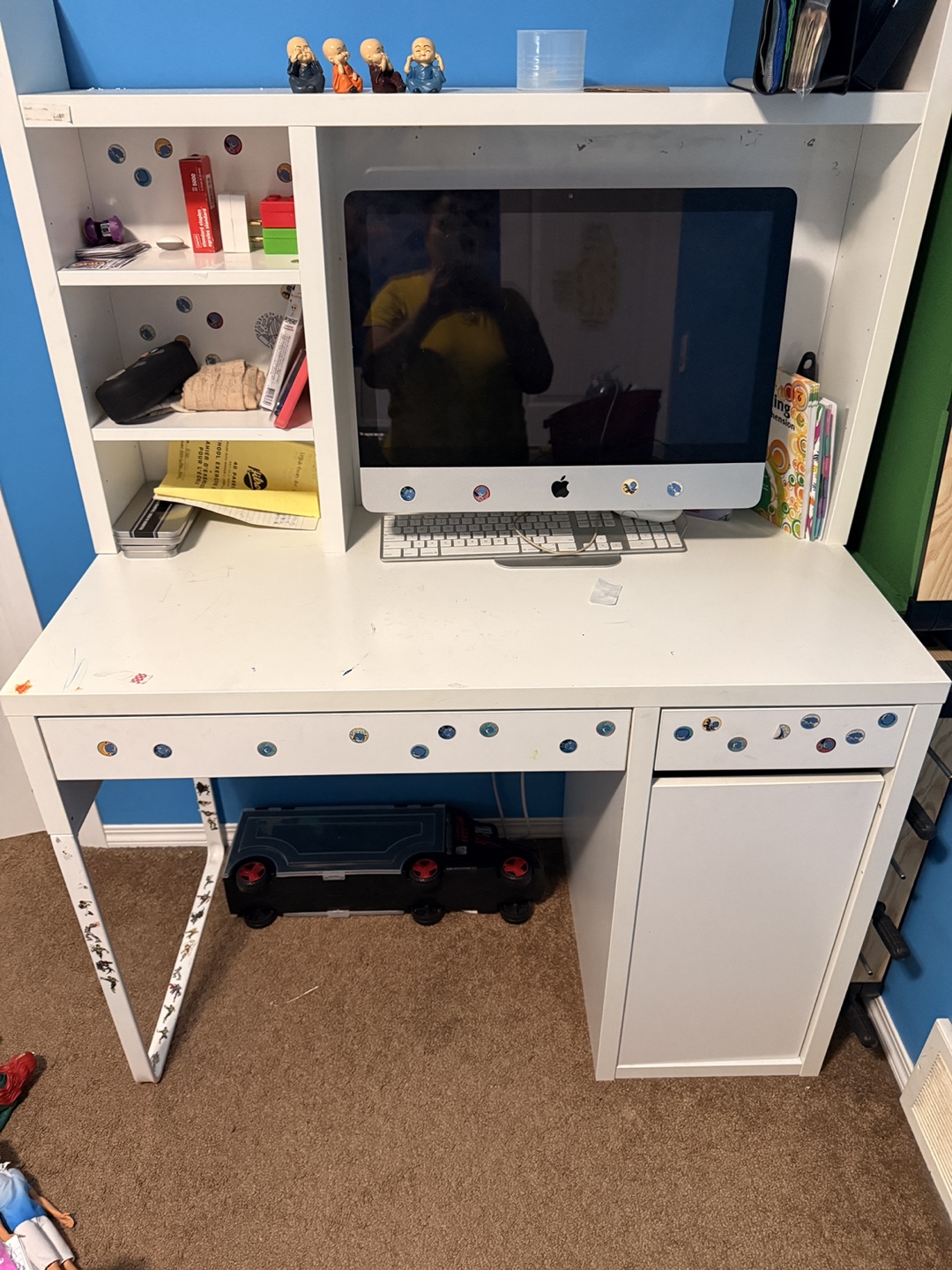 White Desk with Hutch and Black Mesh Office Chair
