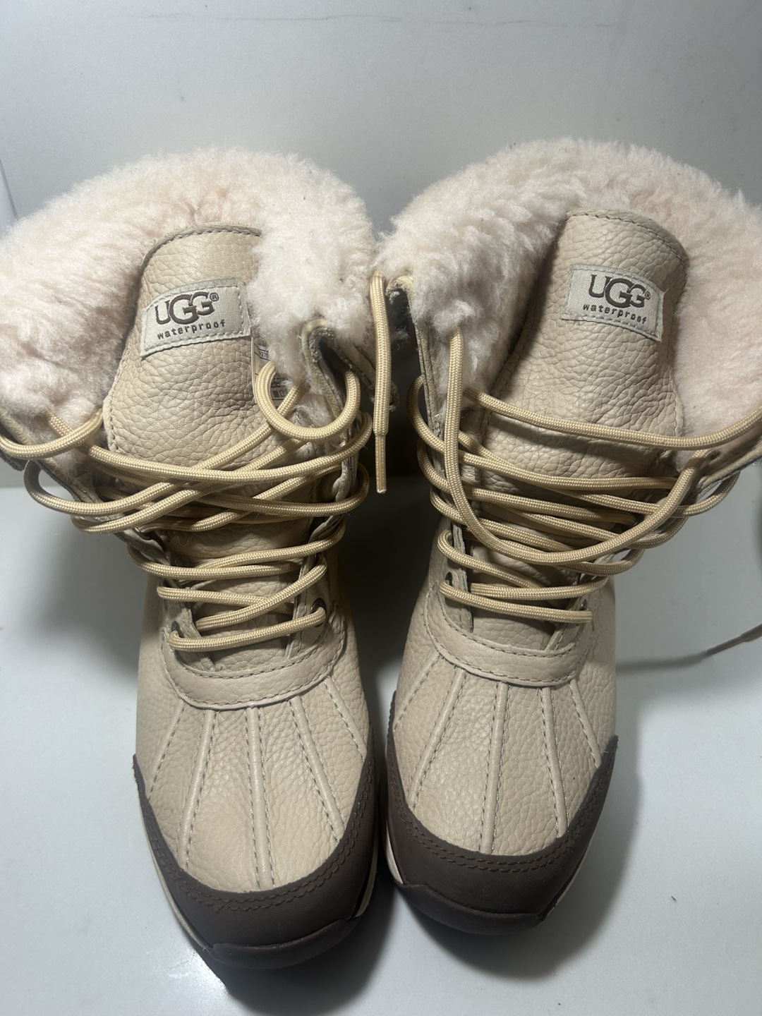 UGG kids Winter Boots Size 5 - photo 2