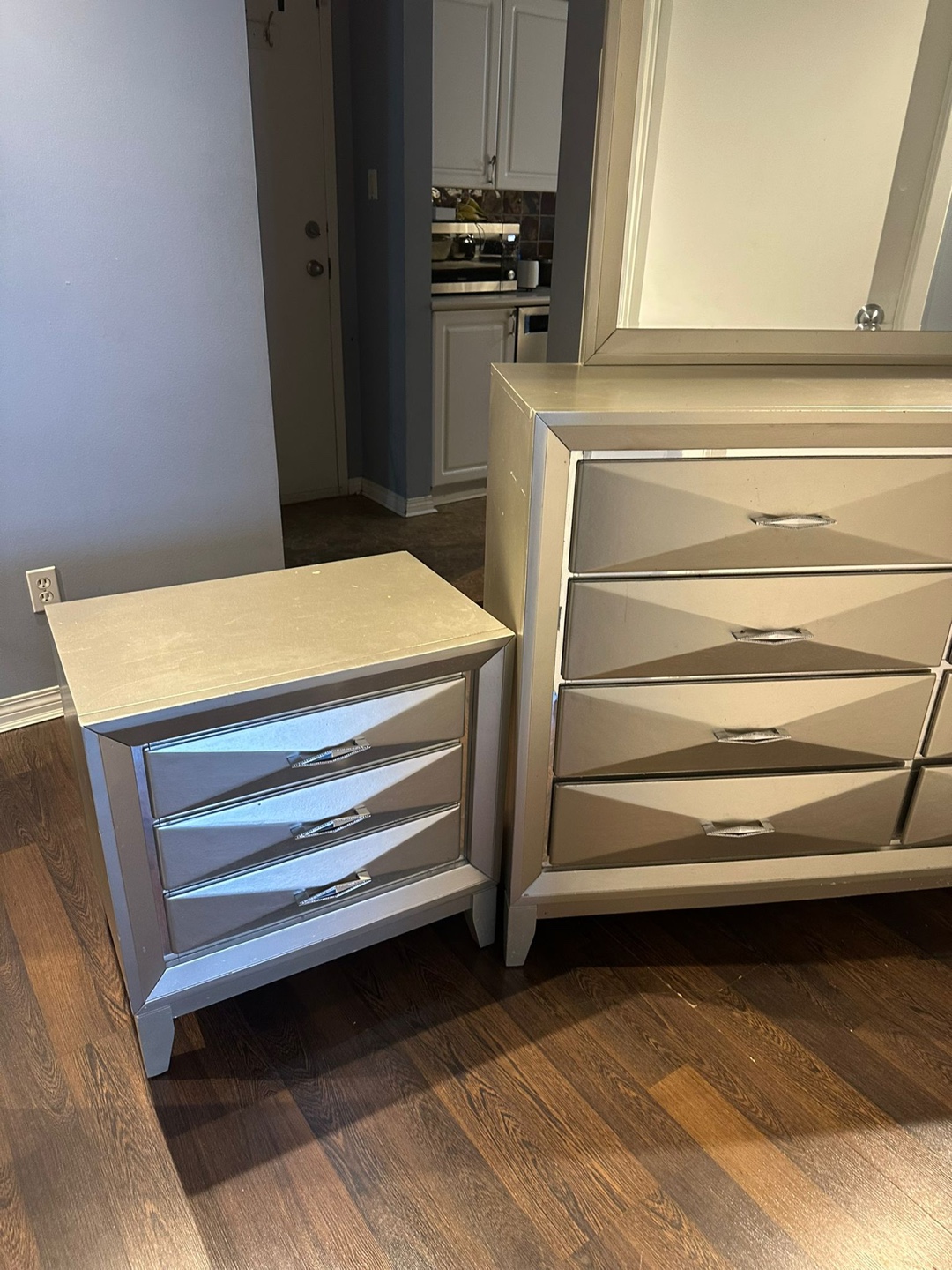 Bedroom Dresser Set with Mirror - photo 2