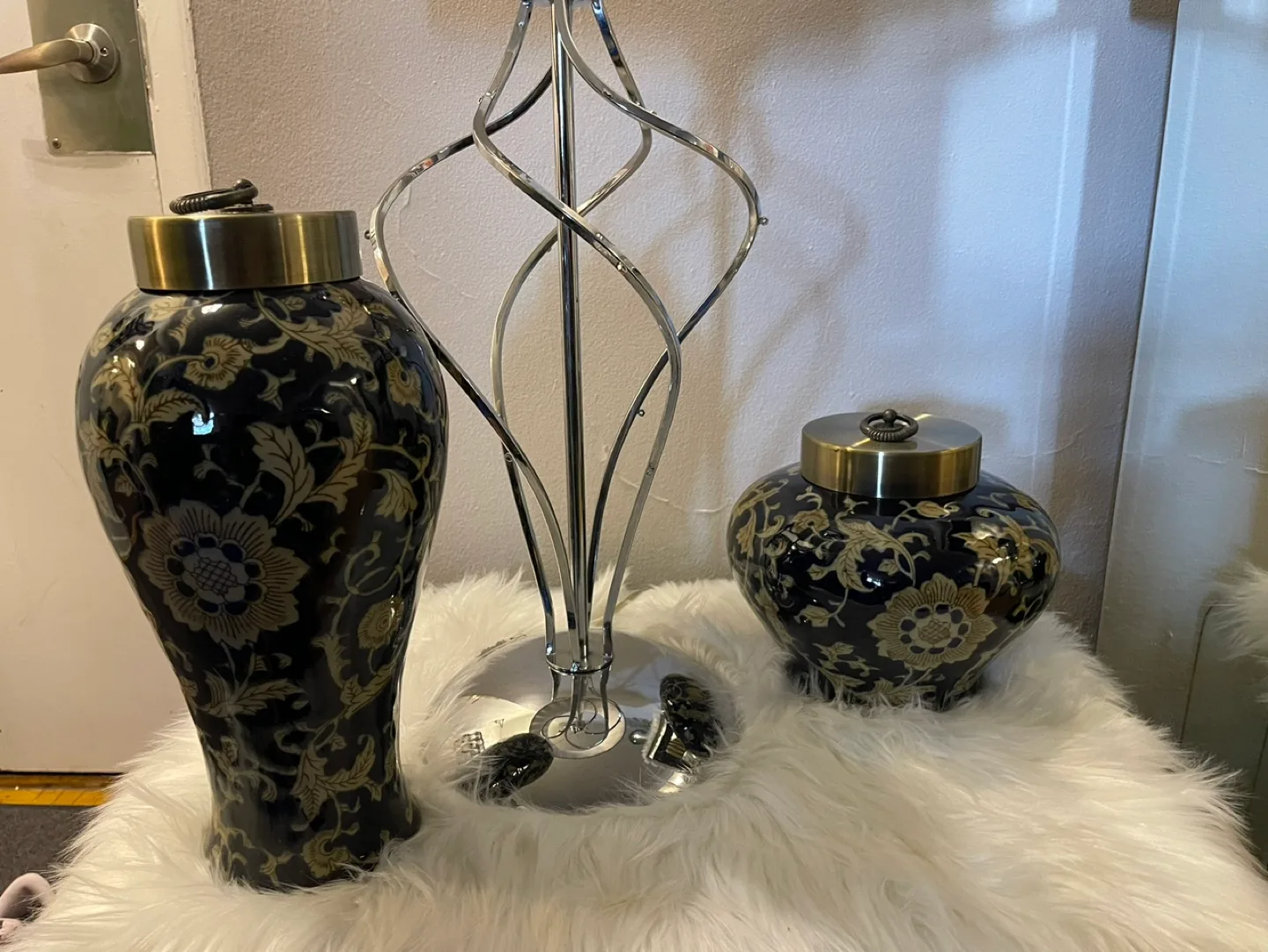 Set of 3 Decorative Vases image indicator(2)