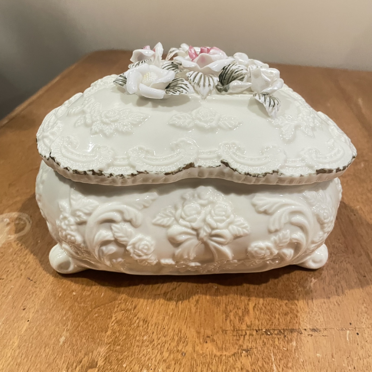 Vintage Porcelain Heart Shaped Trinket Box with Roses - photo 5