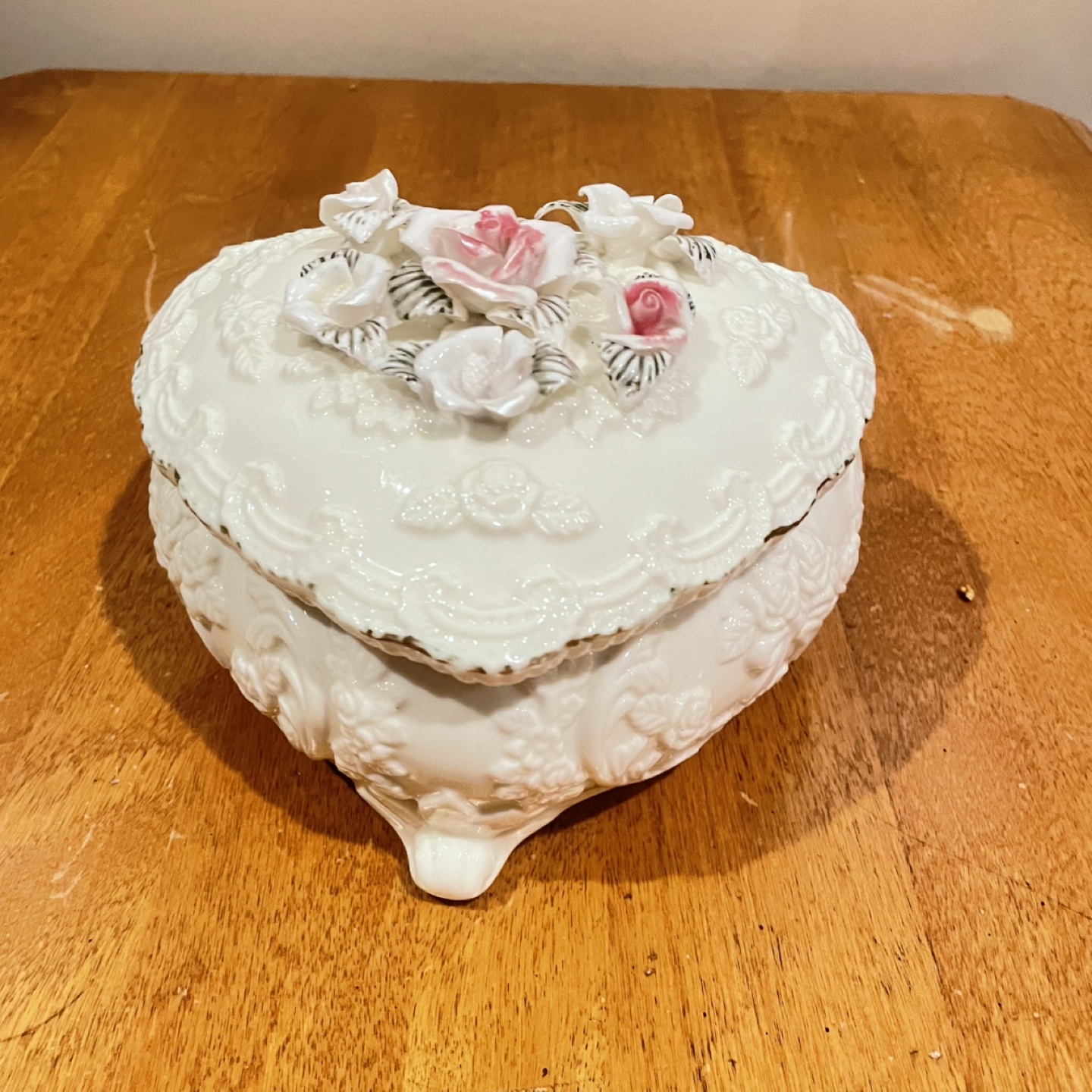 Vintage Porcelain Heart Shaped Trinket Box with Roses - photo 2