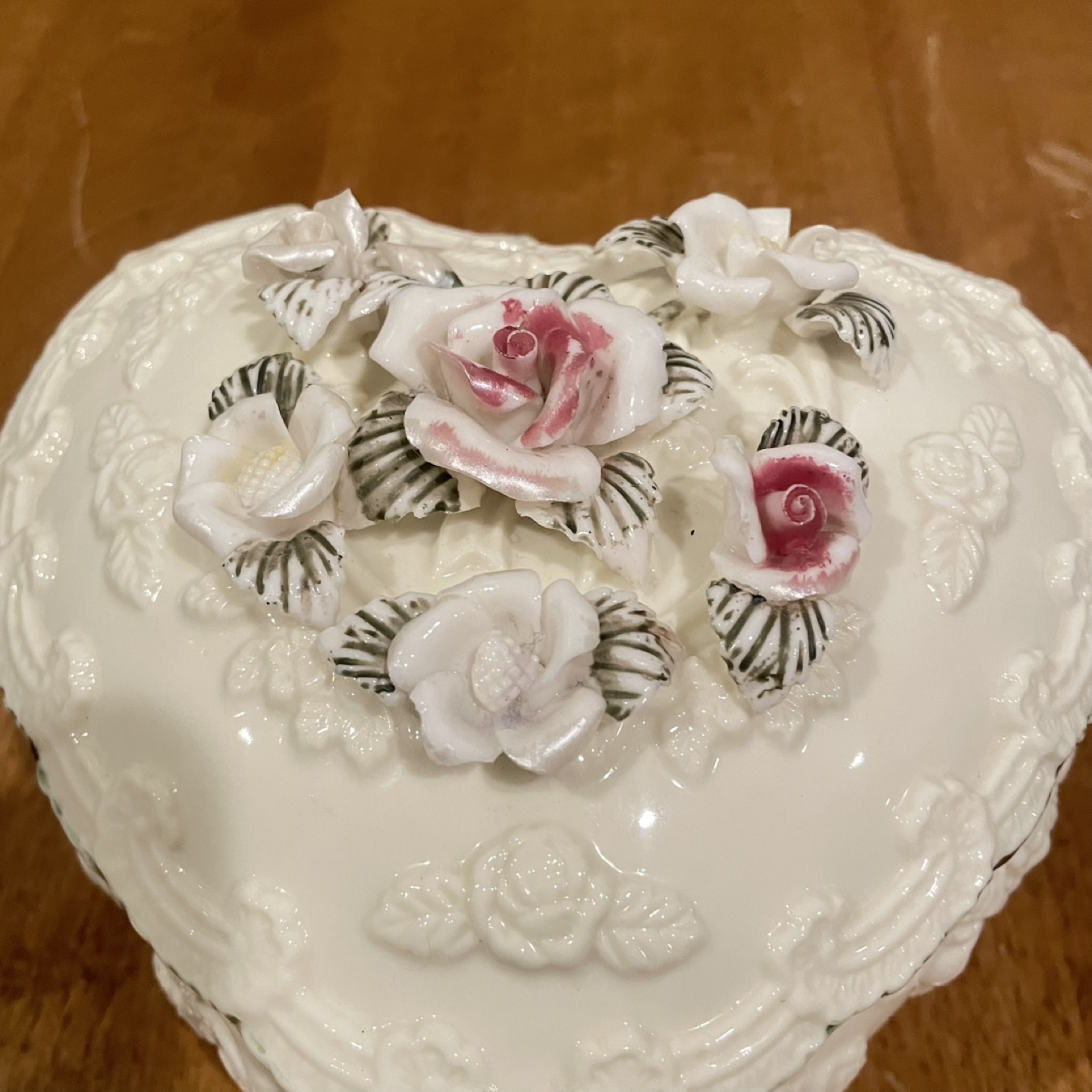 Vintage Porcelain Heart Shaped Trinket Box with Roses - photo 3
