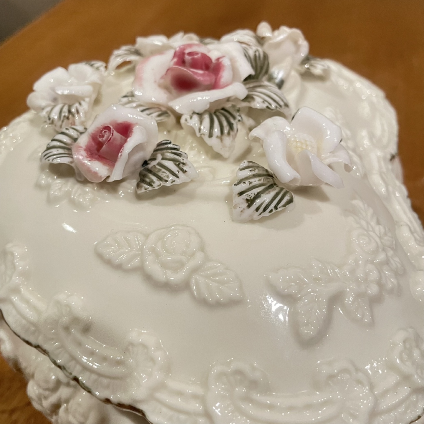 Vintage Porcelain Heart Shaped Trinket Box with Roses - photo 4