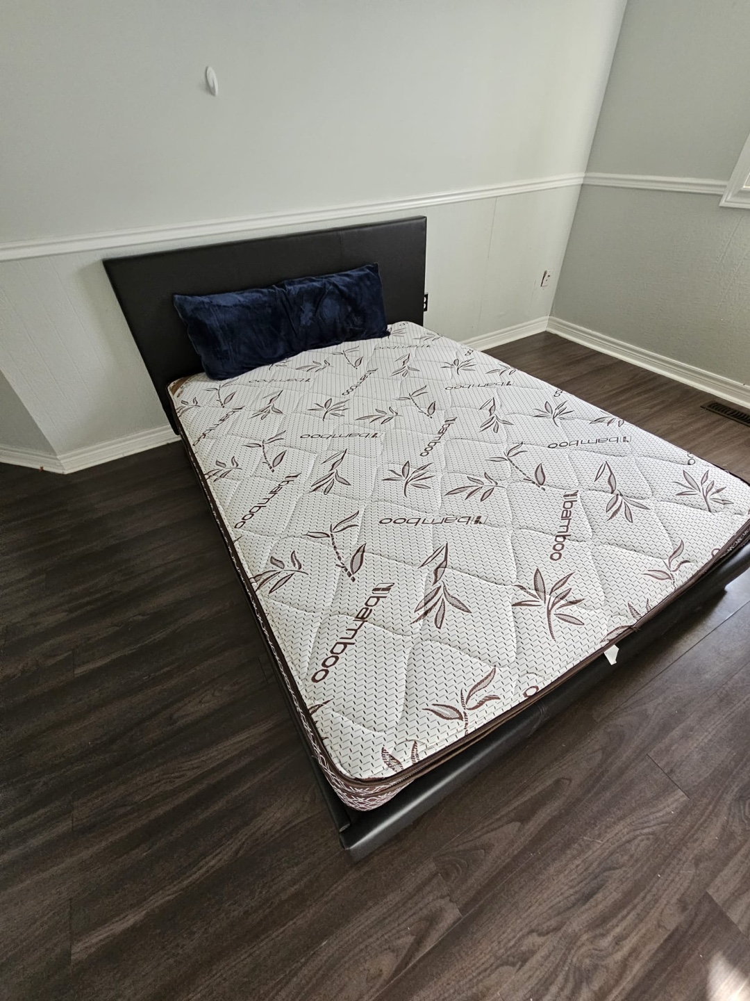 Queen mattress with bed - photo 3