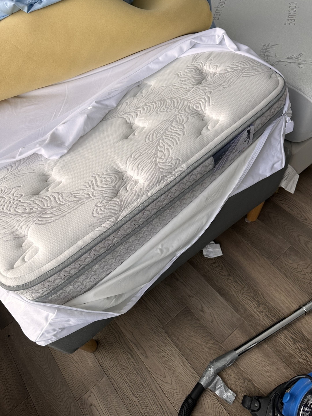 IKEA  Mattress and bed frame - photo 5