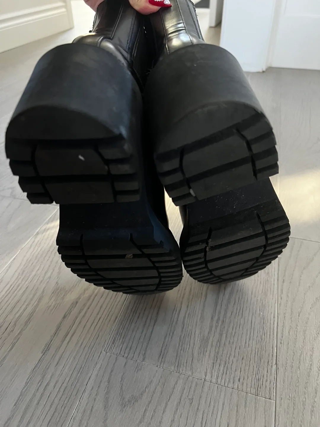 Women boot size  7 image indicator(6)