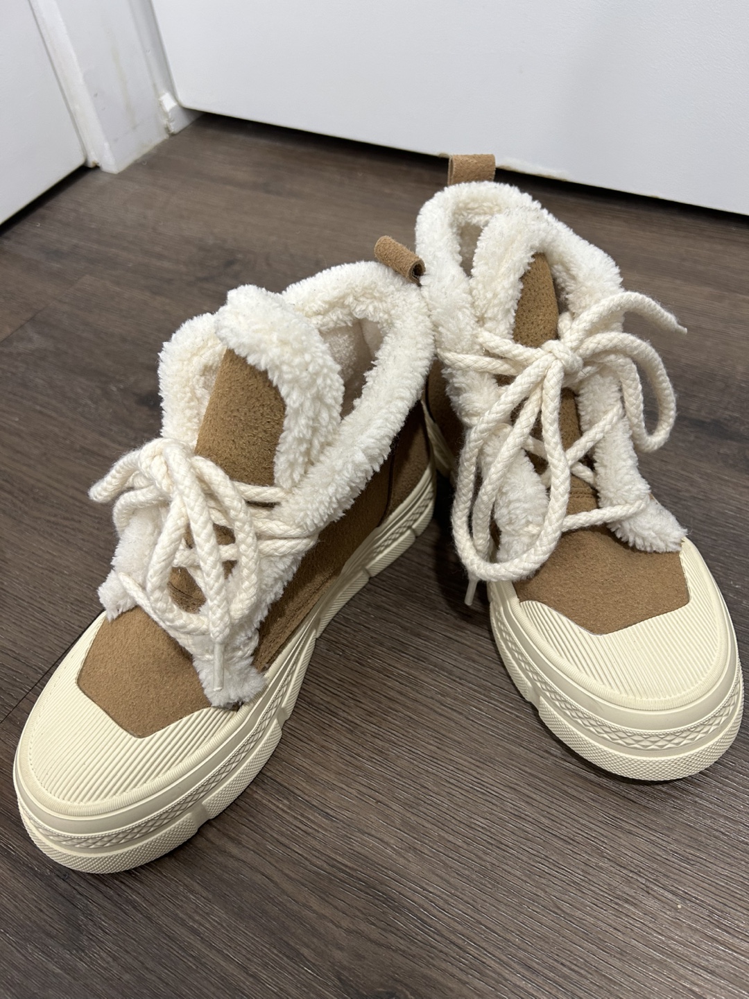 Brown winter Faux Fur Lined Boots and bag - photo 5