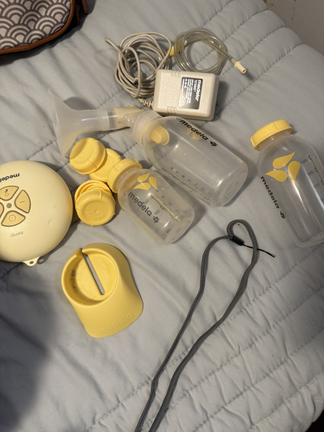 Baby Bundle - Baby Clothes, Breast Pump, Diaper Bag - photo 2
