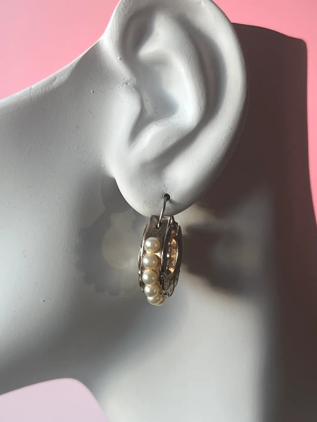 Pearl Hoop Earrings image indicator(2)