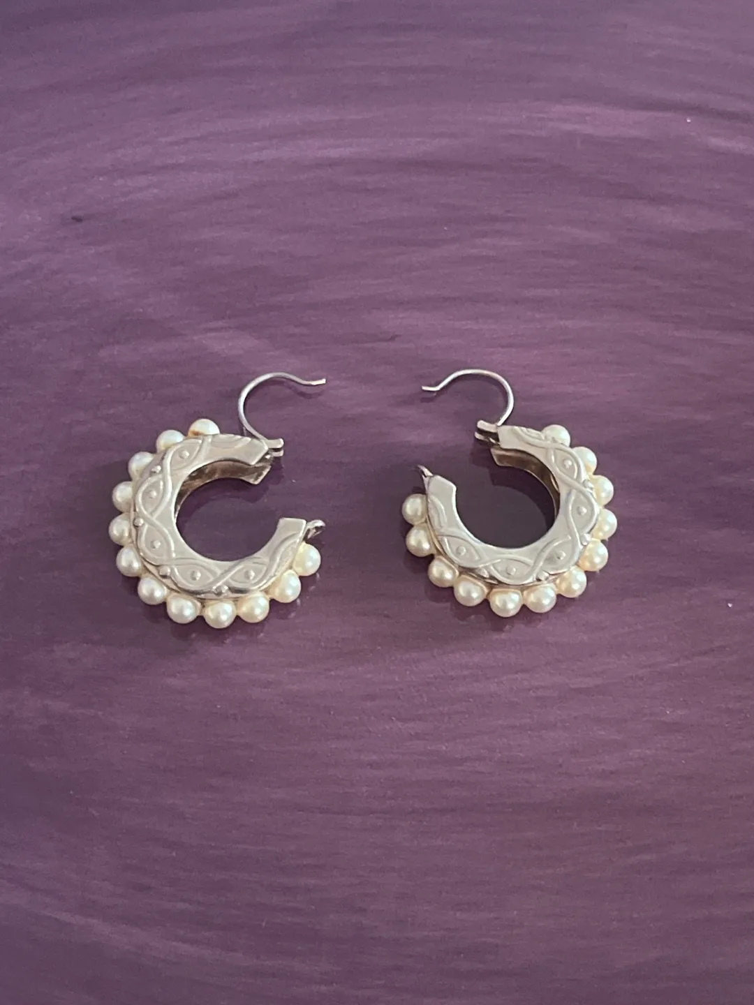 Pearl Hoop Earrings image indicator(4)