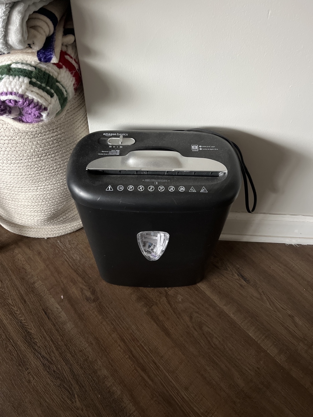 Amazon Basics Paper Shredder